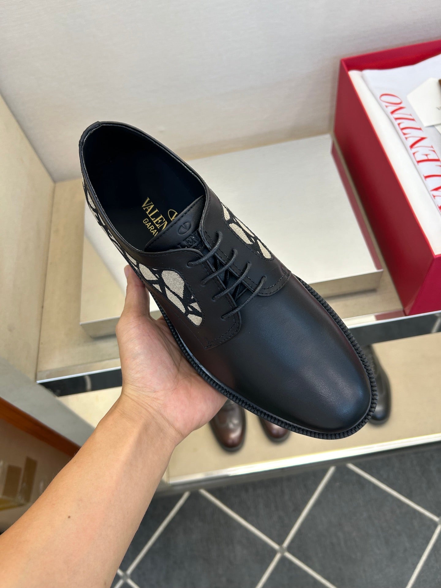 LuxluxHouse Best Quality Shoes Valentino