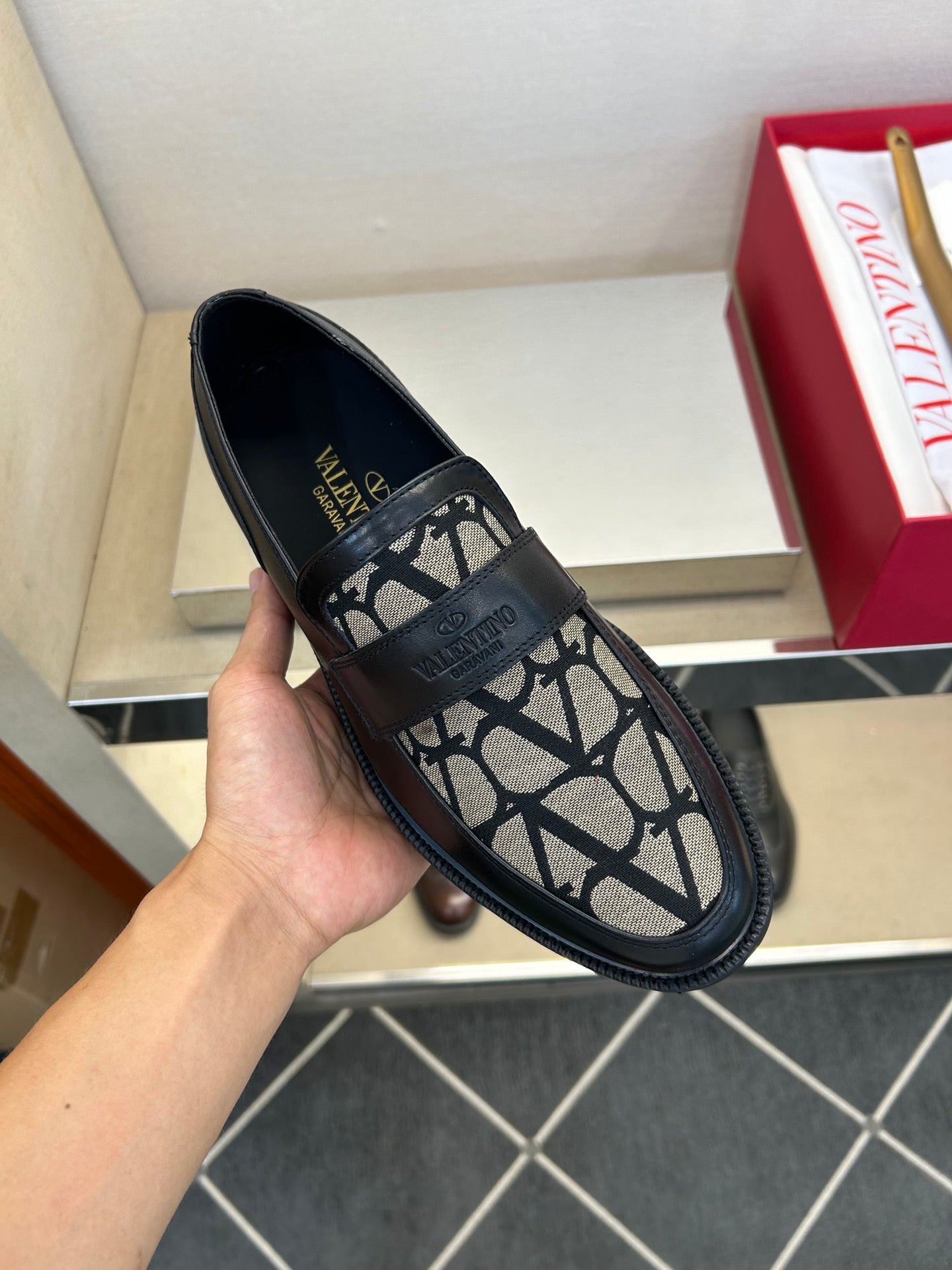LuxluxHouse Best Quality Shoes Valentino