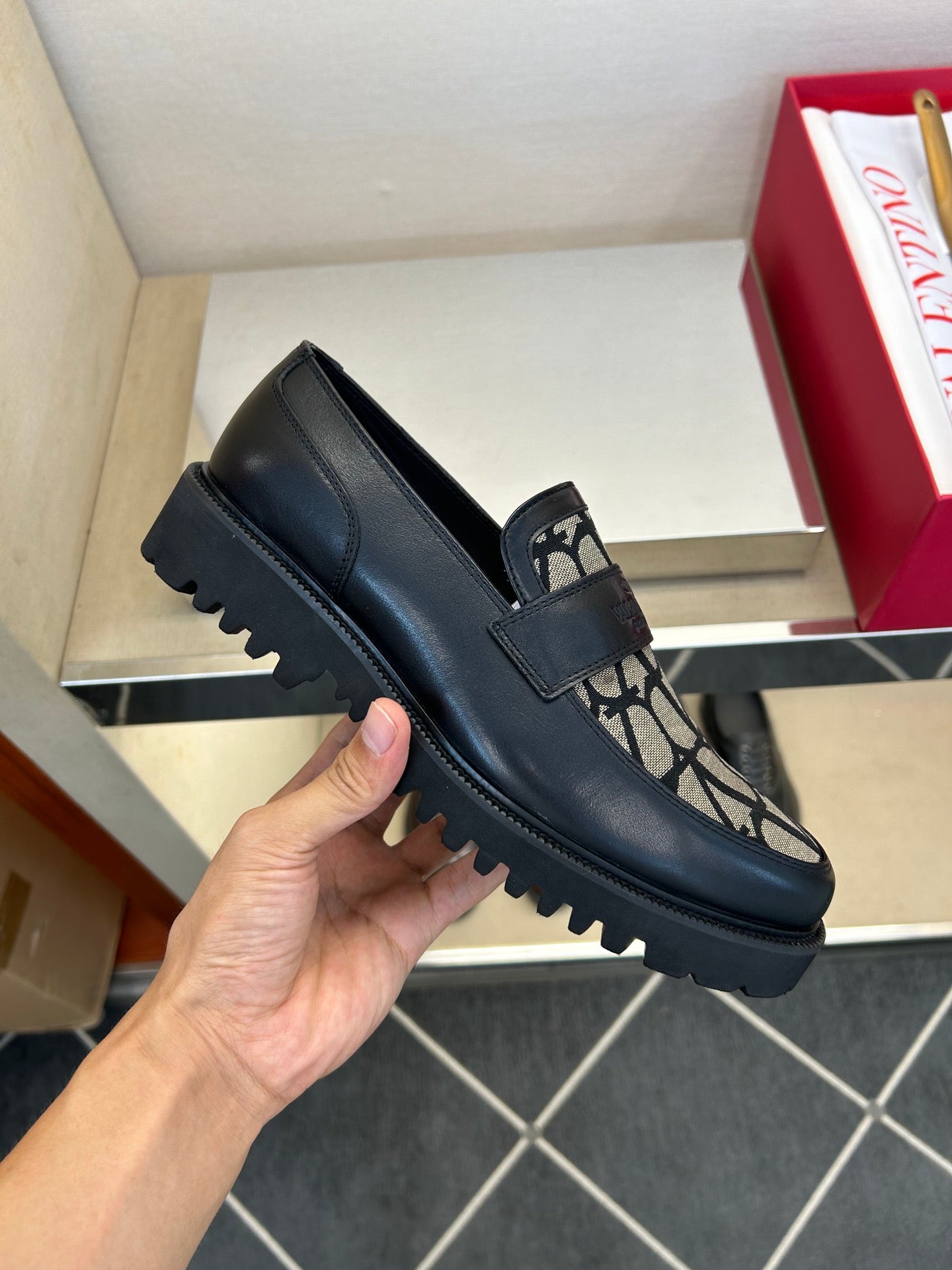 LuxluxHouse Best Quality Shoes Valentino
