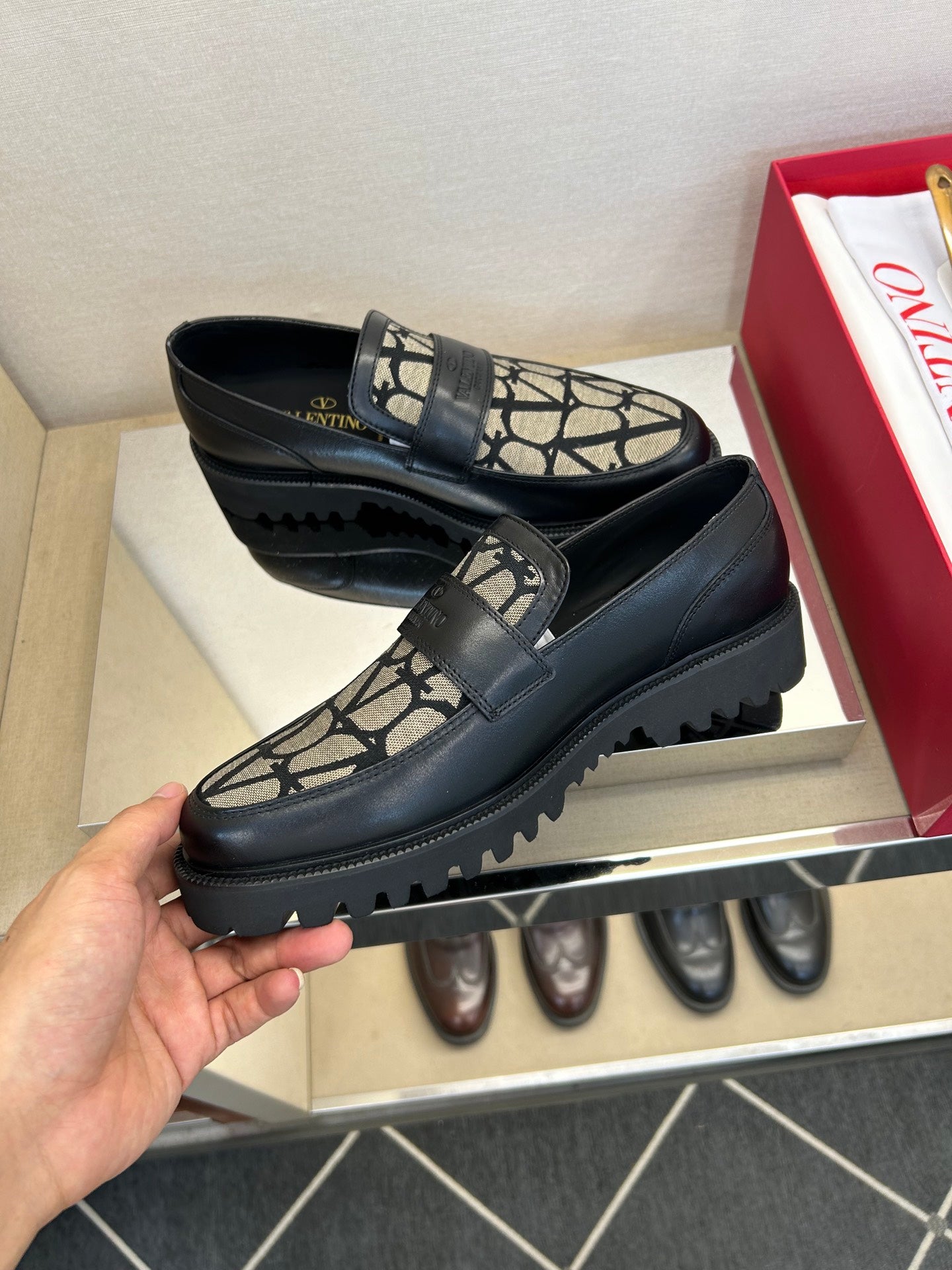 LuxluxHouse Best Quality Shoes Valentino