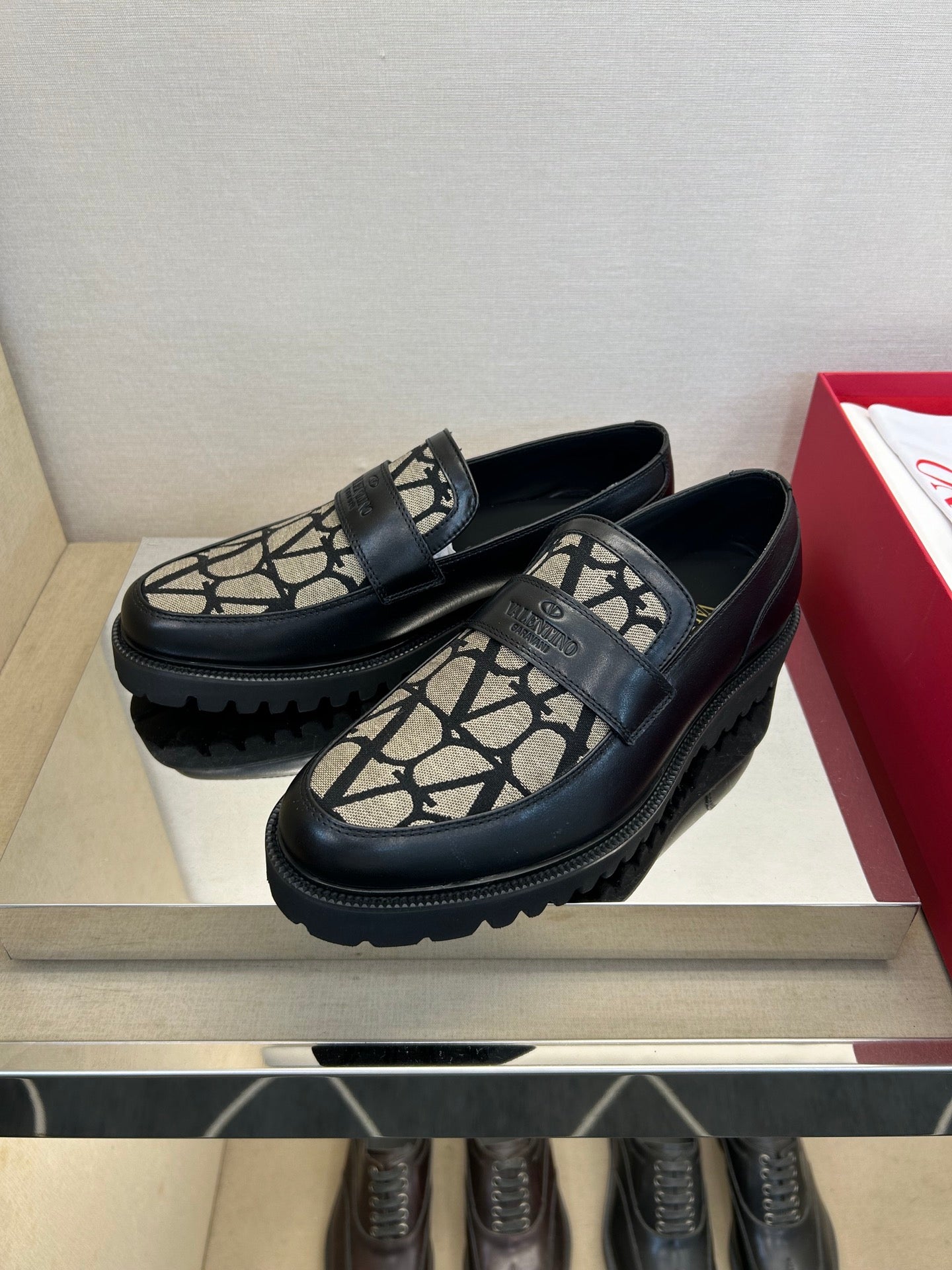 LuxluxHouse Best Quality Shoes Valentino