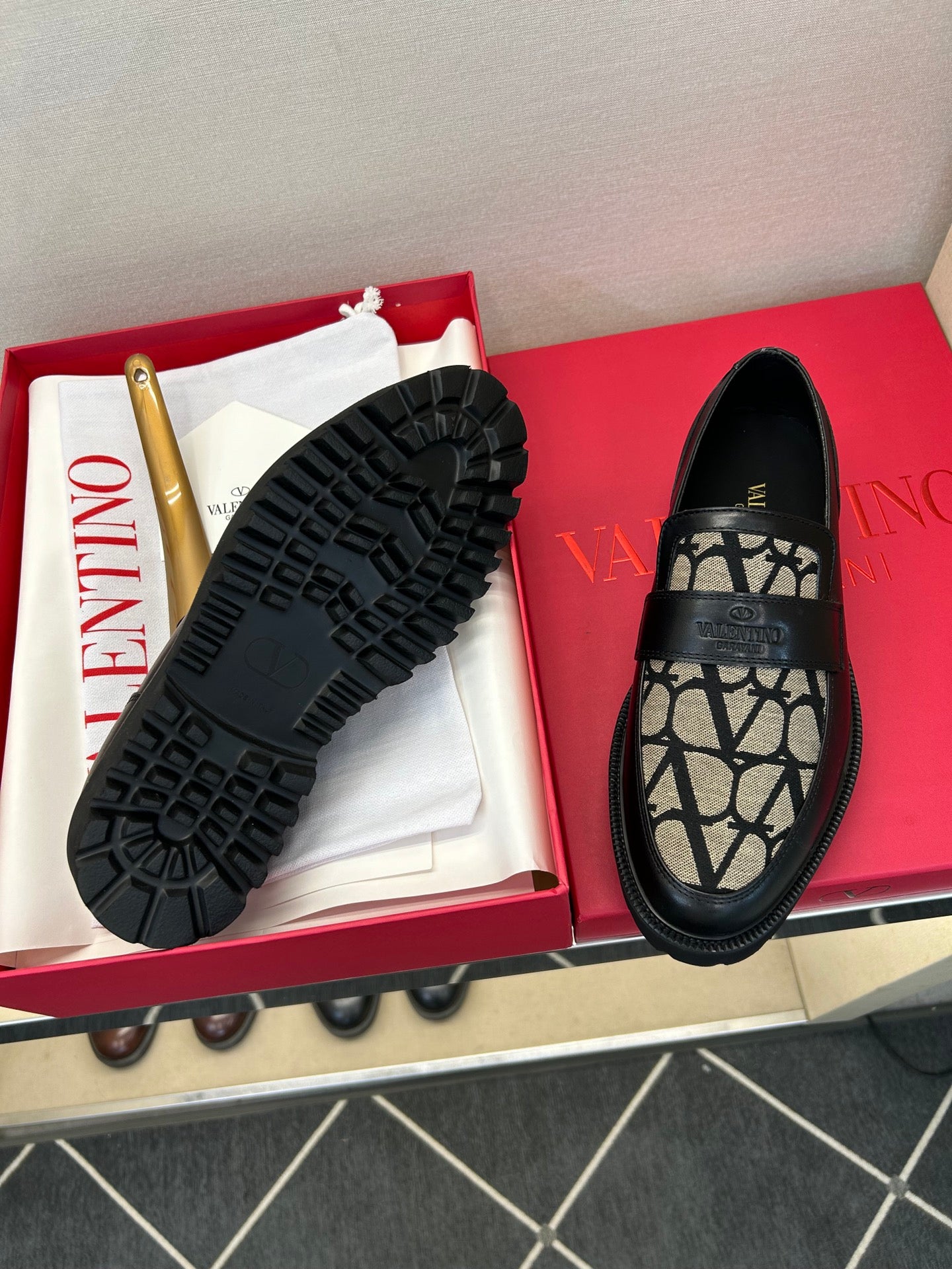 LuxluxHouse Best Quality Shoes Valentino