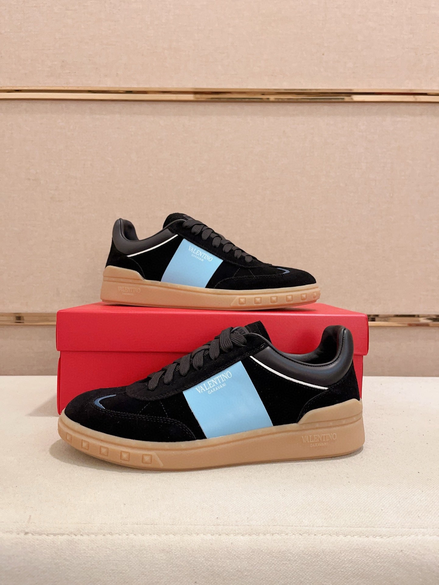 LuxluxHouse Best Quality Shoes Valentino