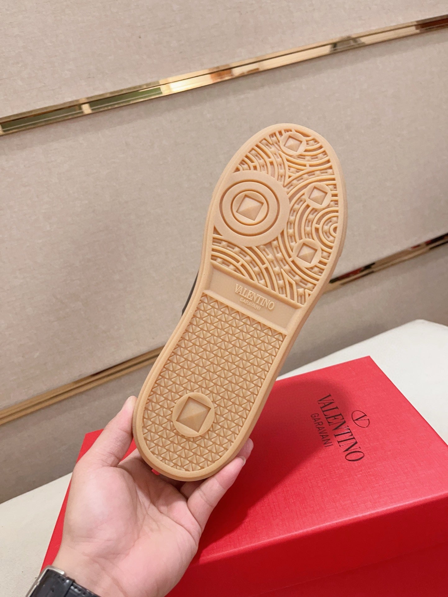 LuxluxHouse Best Quality Shoes Valentino