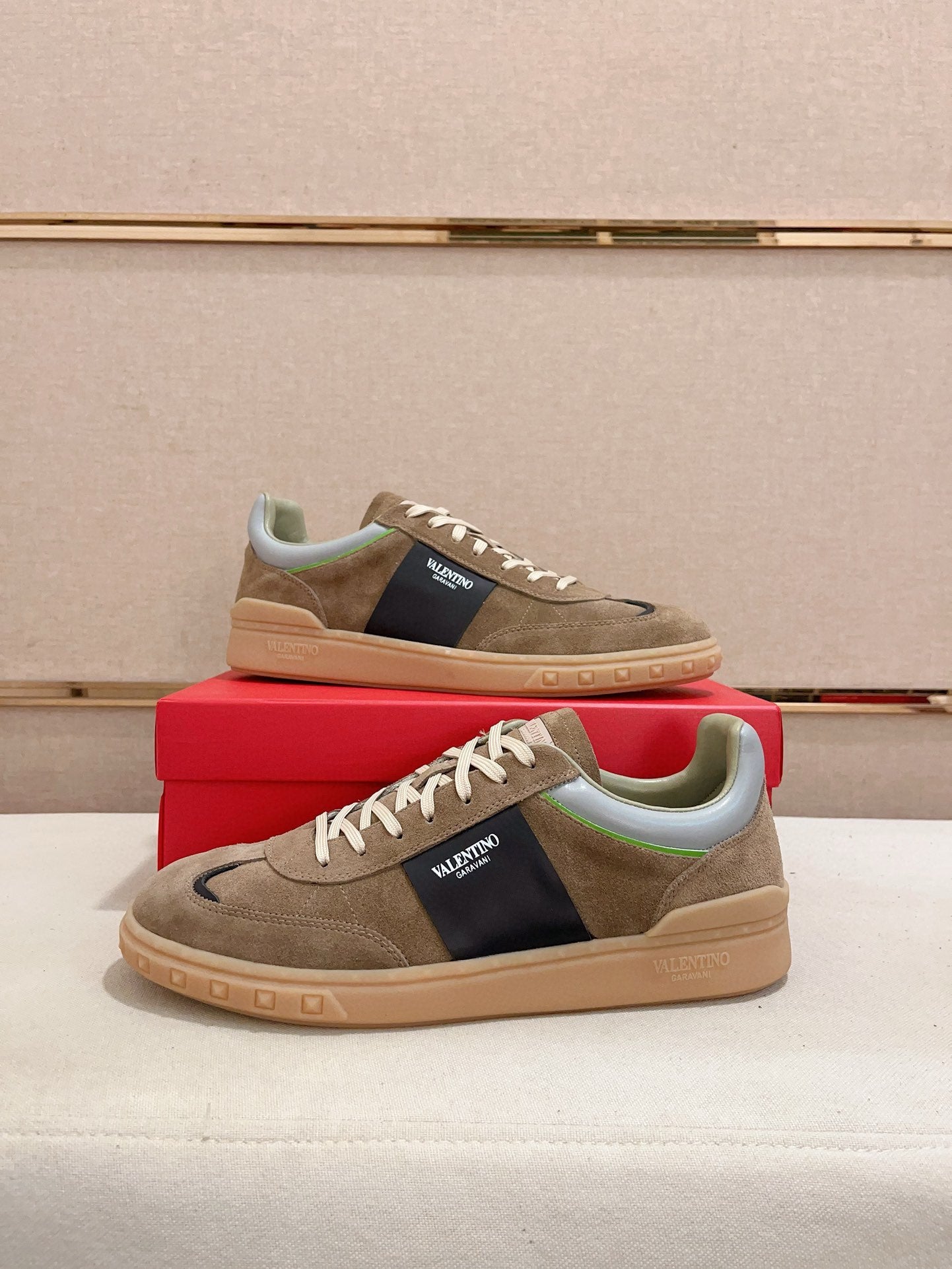 LuxluxHouse Best Quality Shoes Valentino