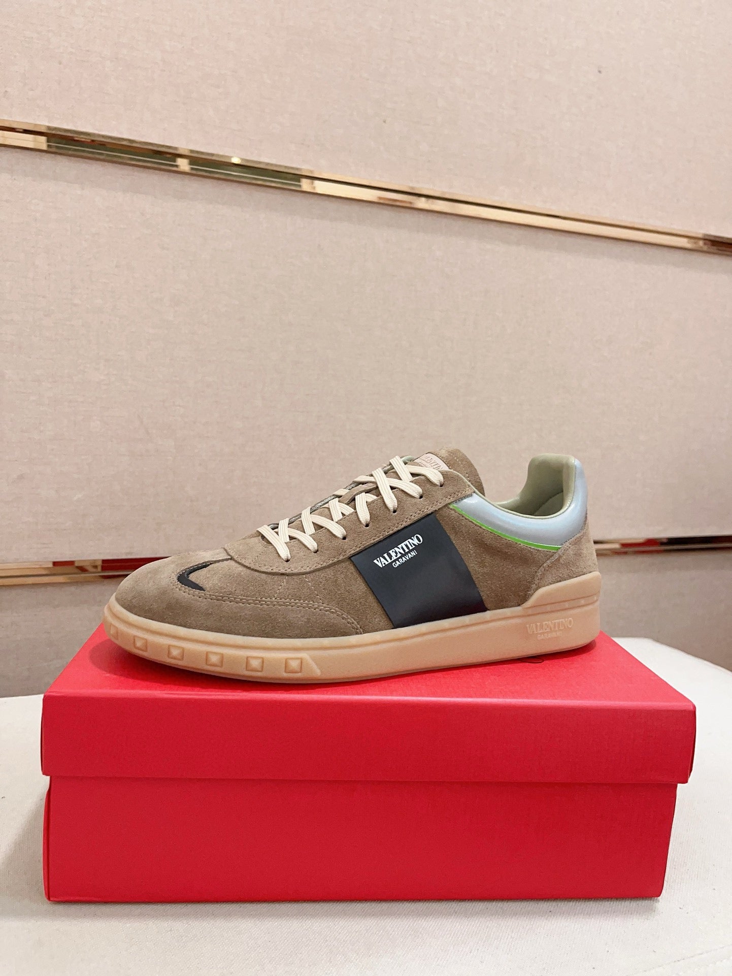 LuxluxHouse Best Quality Shoes Valentino