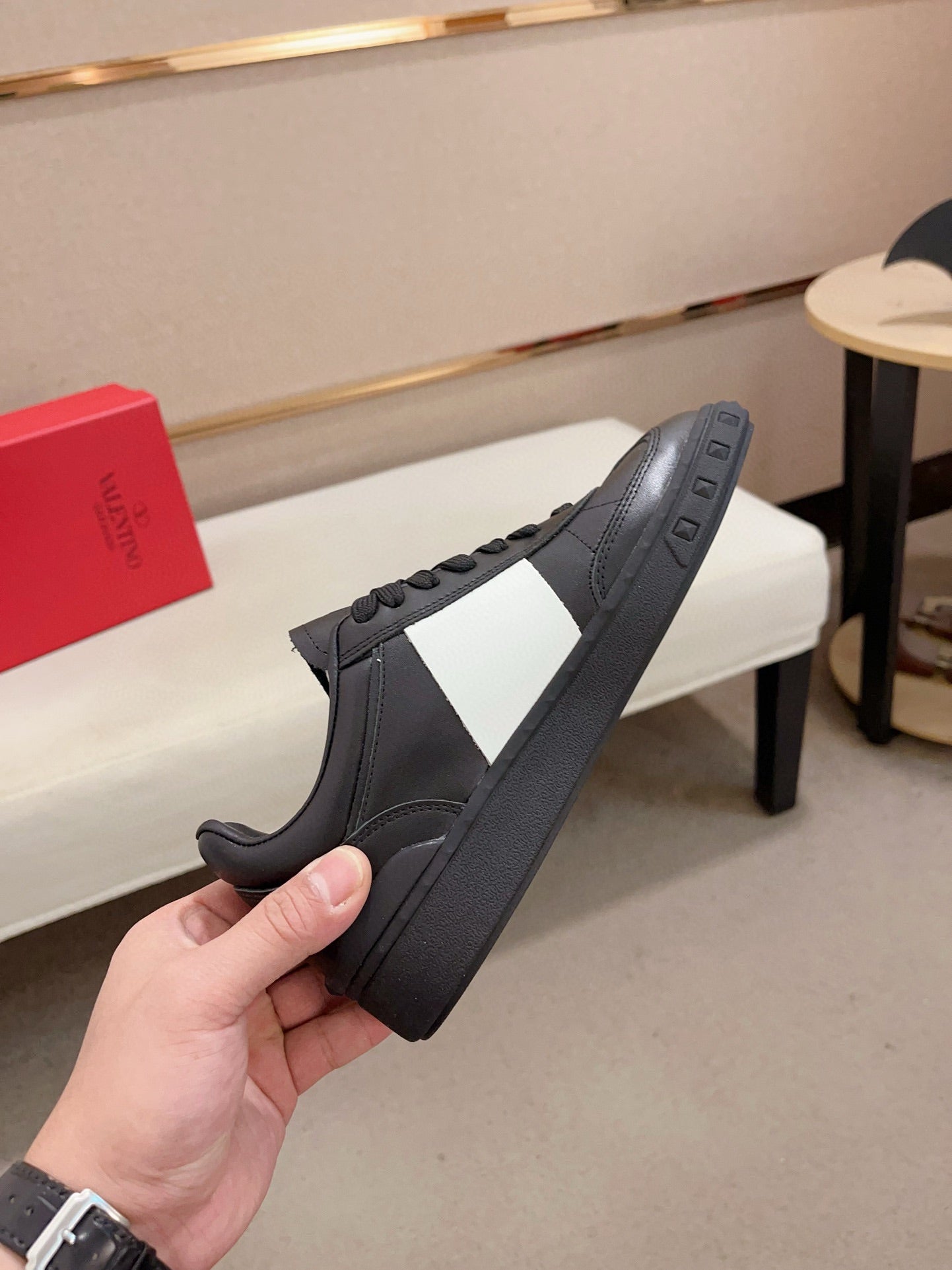 LuxluxHouse Best Quality Shoes Valentino
