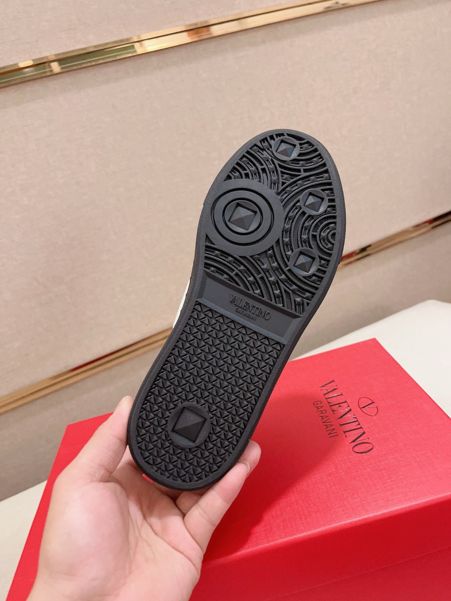 LuxluxHouse Best Quality Shoes Valentino
