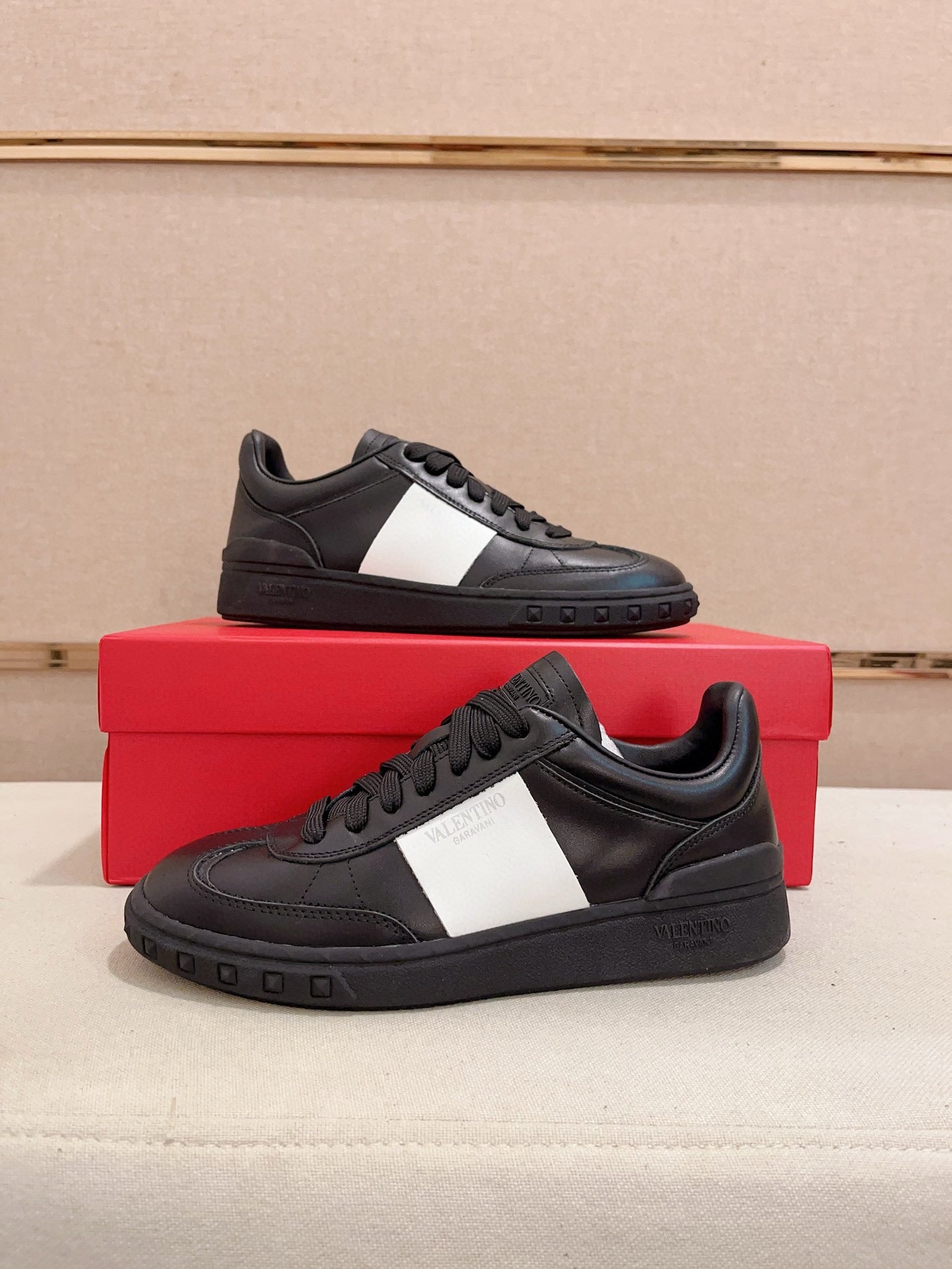 LuxluxHouse Best Quality Shoes Valentino