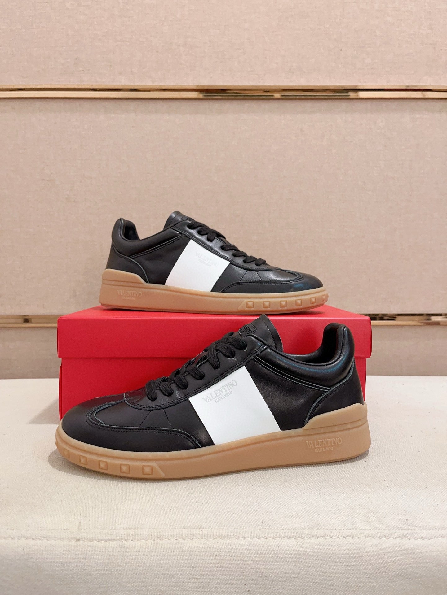 LuxluxHouse Best Quality Shoes Valentino