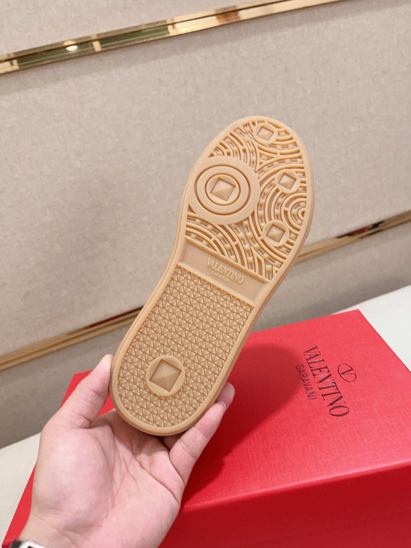 LuxluxHouse Best Quality Shoes Valentino