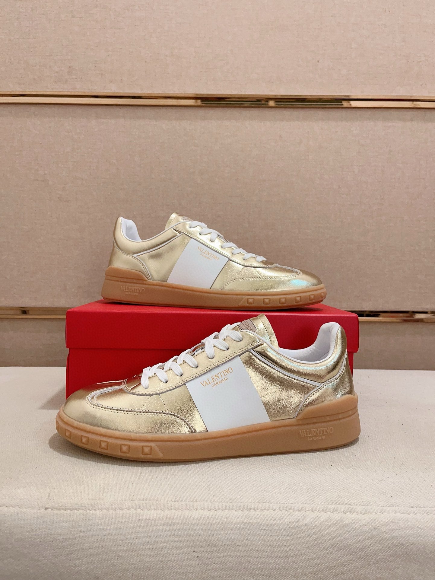 LuxluxHouse Best Quality Shoes Valentino
