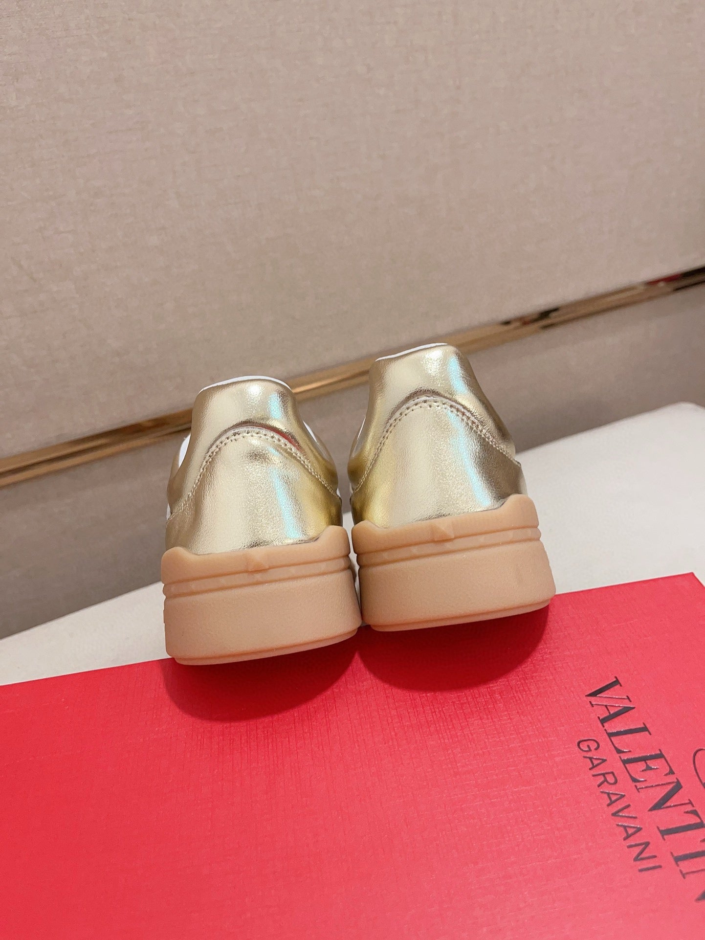 LuxluxHouse Best Quality Shoes Valentino