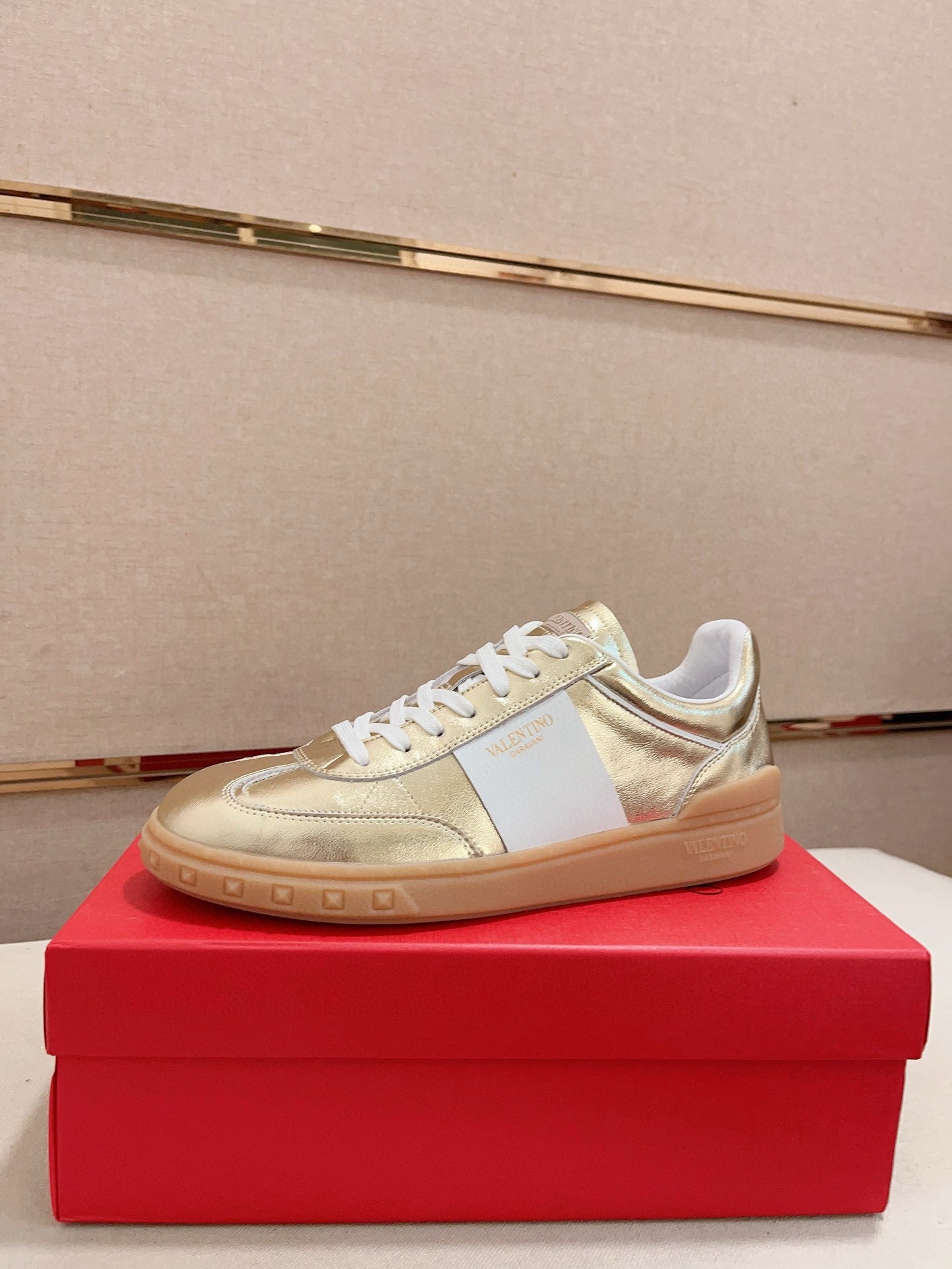 LuxluxHouse Best Quality Shoes Valentino