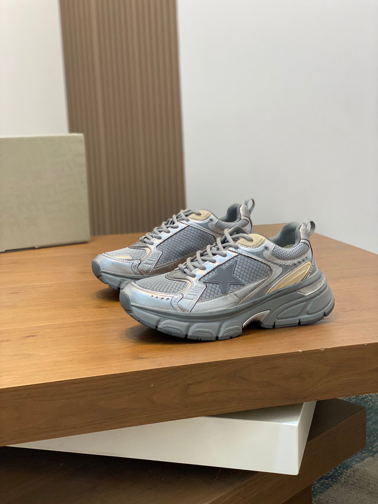 LuxluxHouse Best Quality Shoes Golden Goose