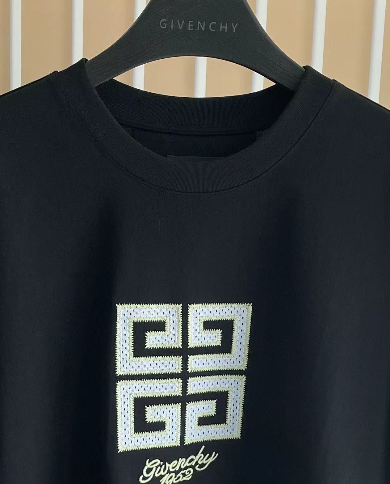 LuxluxHouse Best Quality Clothes Givenchy T-shirt