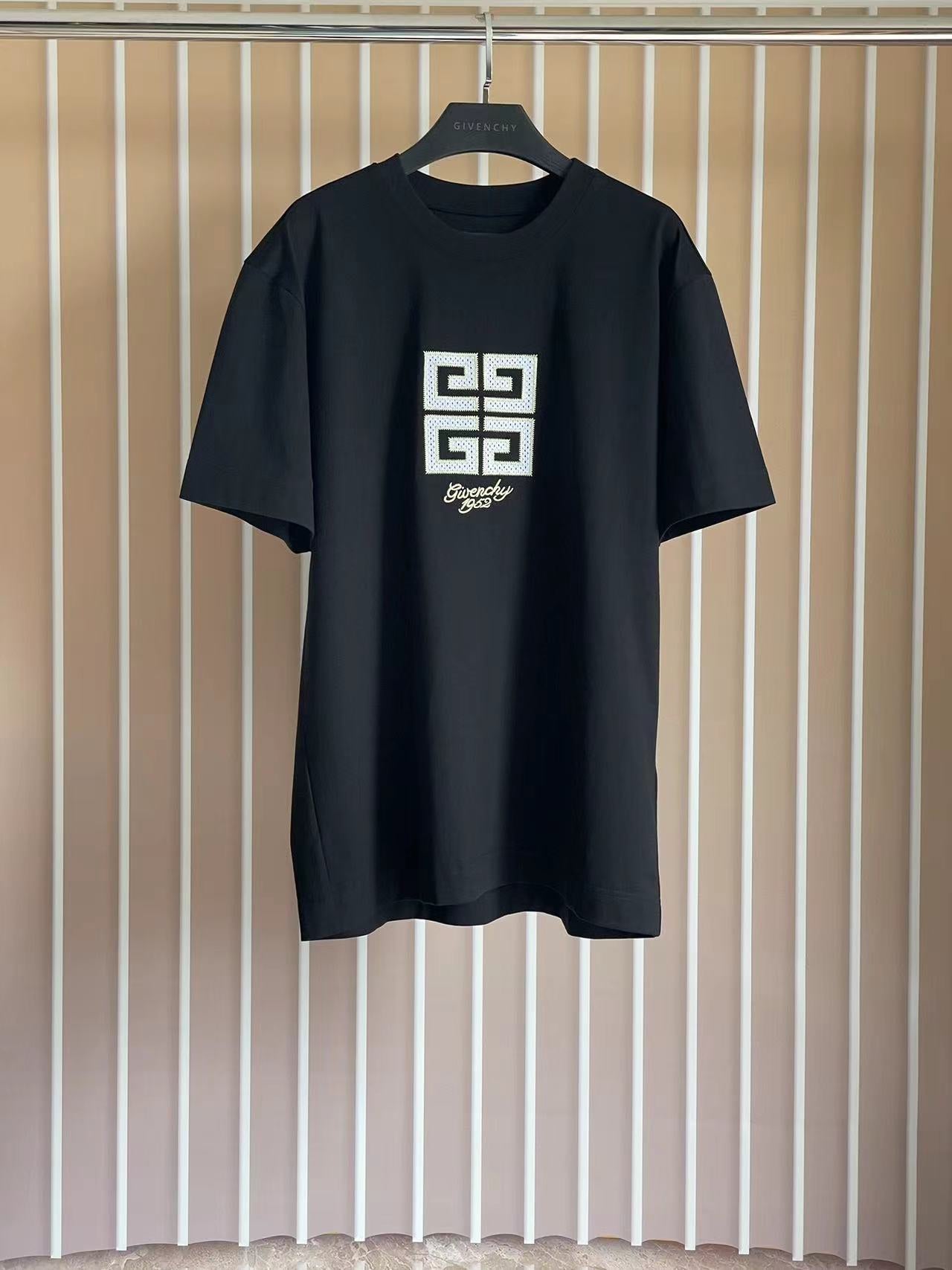 LuxluxHouse Best Quality Clothes Givenchy T-shirt