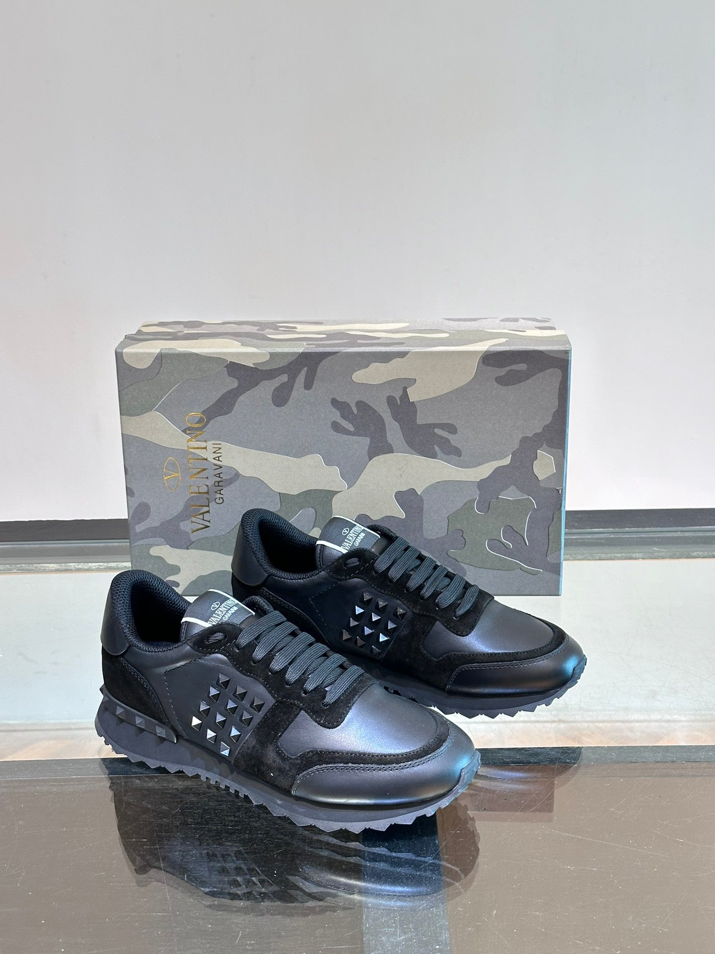 LuxluxHouse Best Quality Shoes Valentino