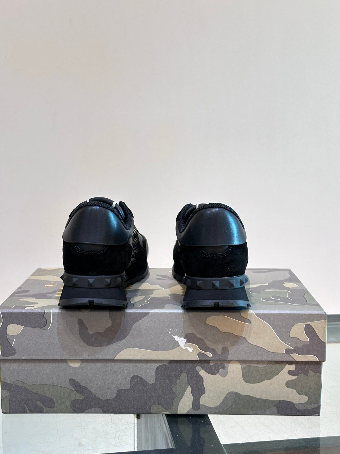 LuxluxHouse Best Quality Shoes Valentino