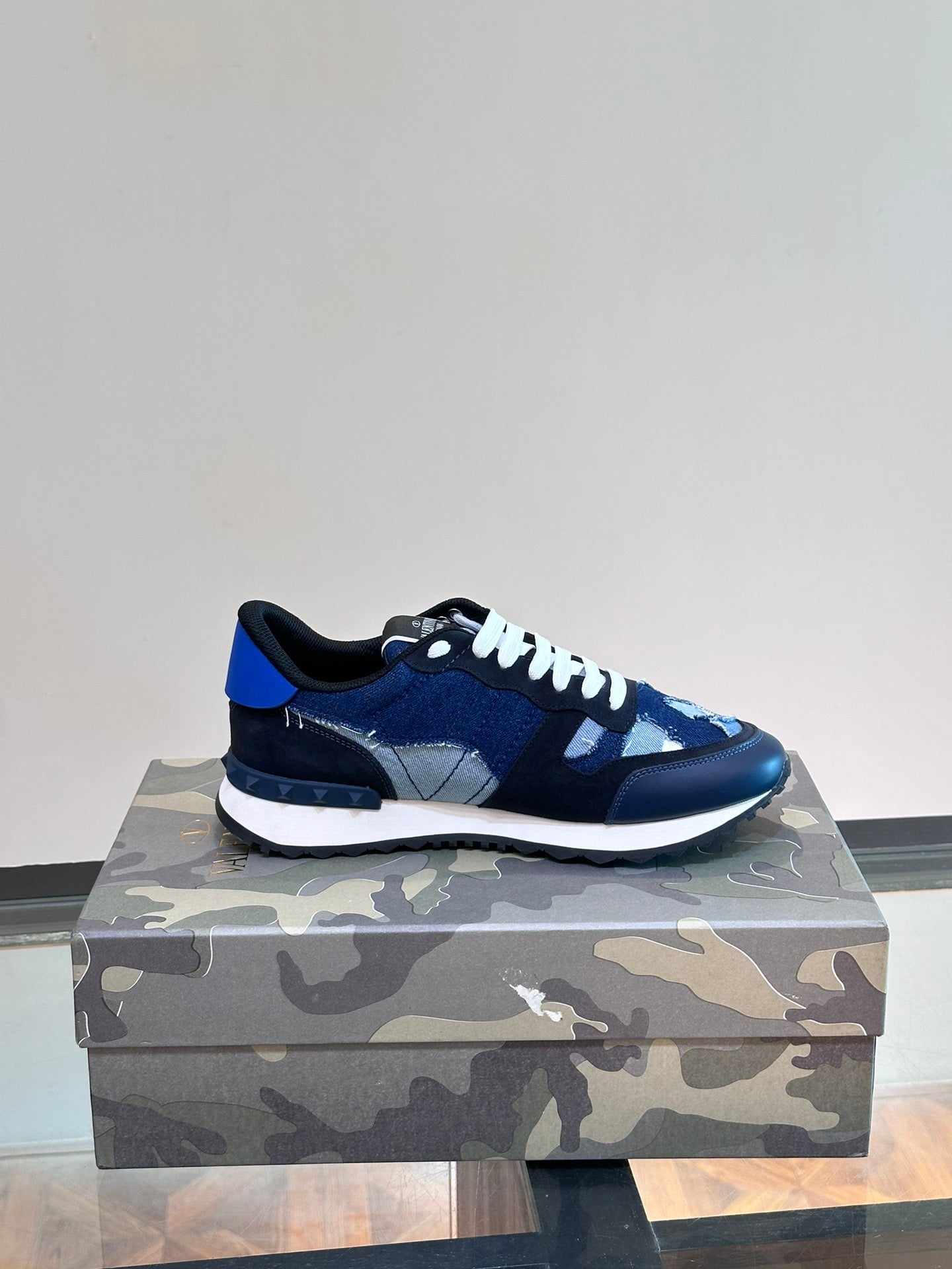 LuxluxHouse Best Quality Shoes Valentino