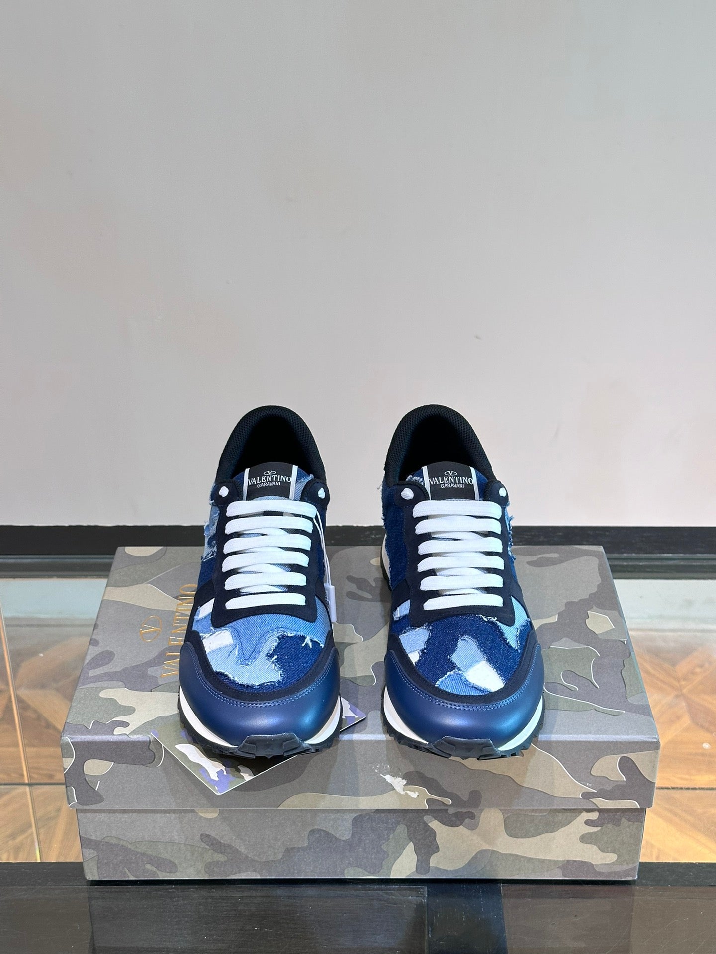 LuxluxHouse Best Quality Shoes Valentino