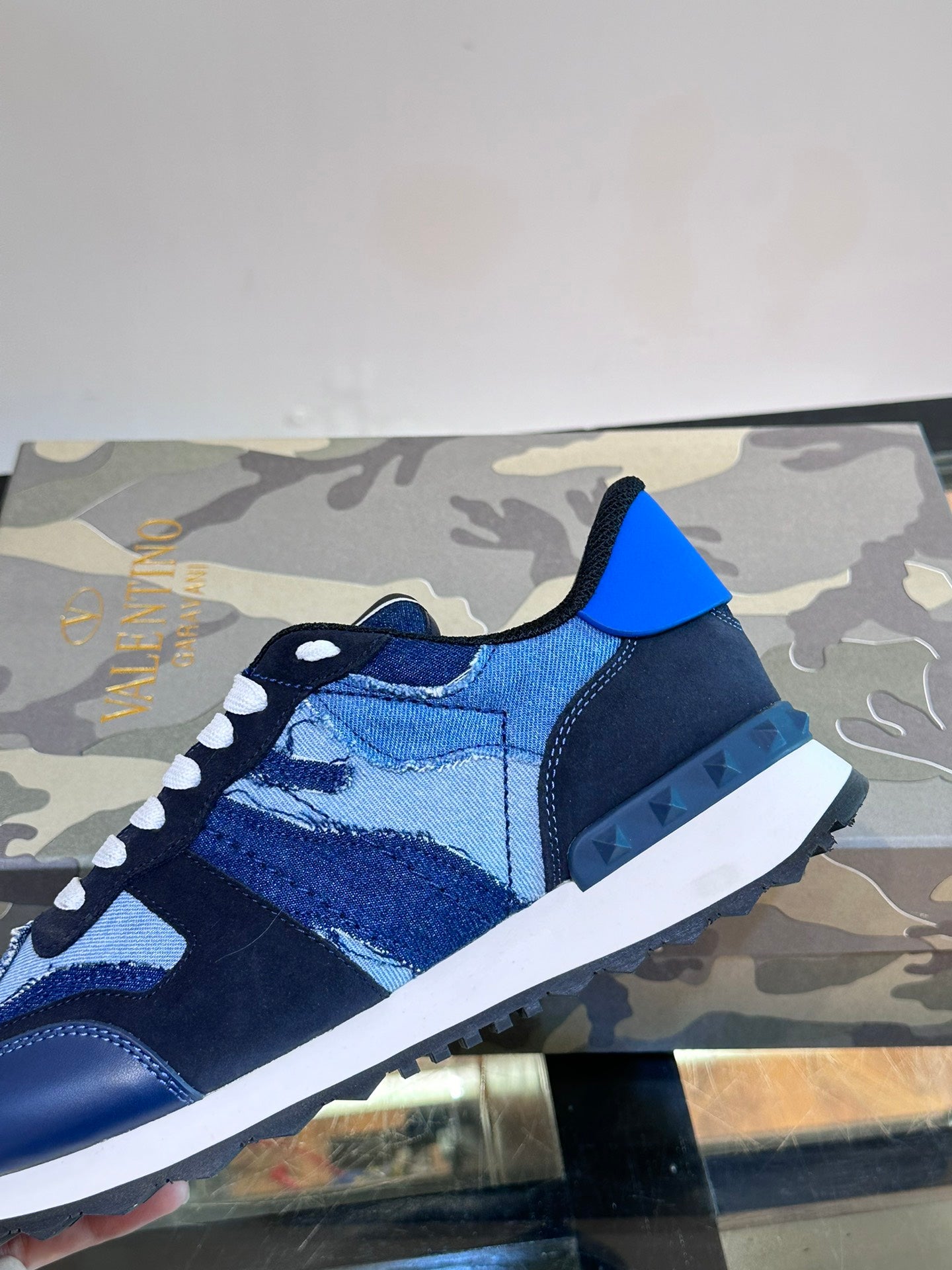 LuxluxHouse Best Quality Shoes Valentino
