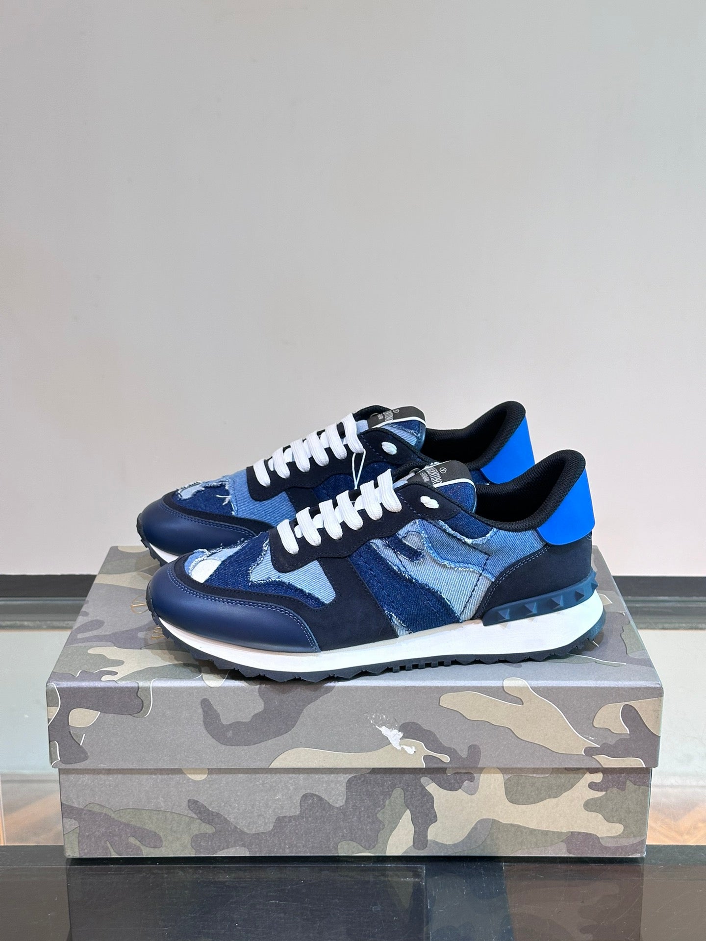LuxluxHouse Best Quality Shoes Valentino