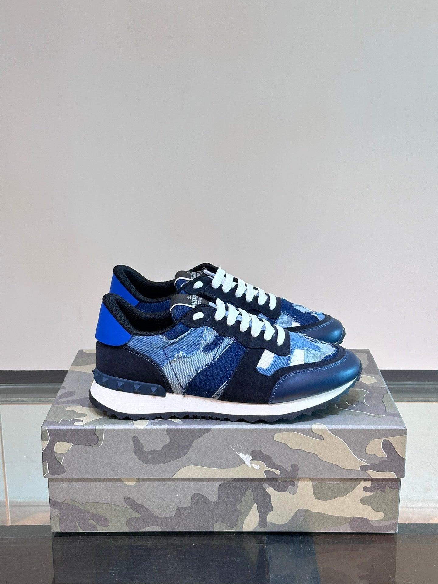 LuxluxHouse Best Quality Shoes Valentino
