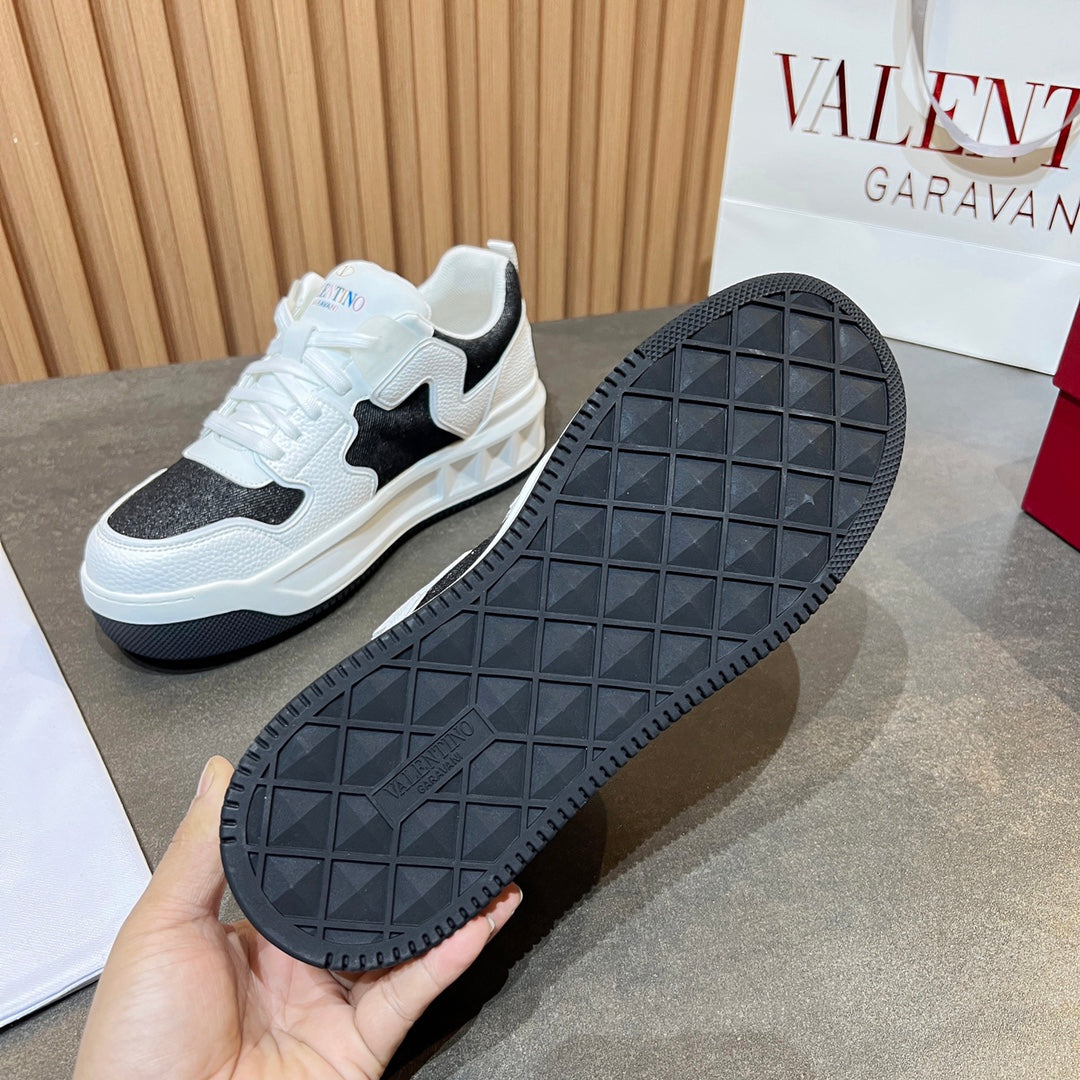 LuxluxHouse Best Quality Shoes Valentino