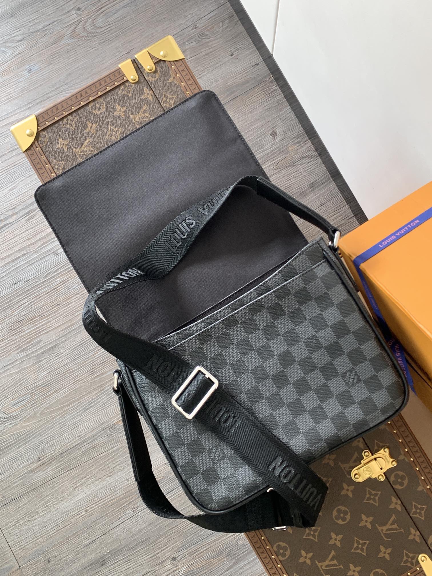 LuxluxHouse Best Quality Bags Louis Vuitton Men