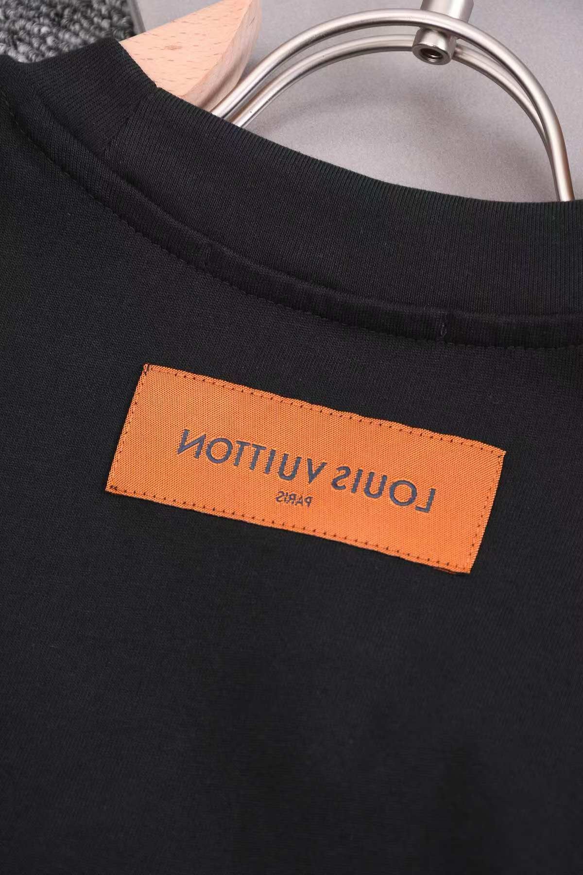 LuxluxHouse Best Quality Clothes T-shirt Louis Vuitton