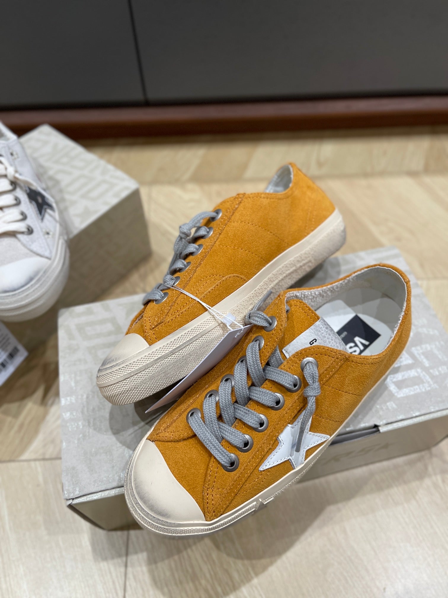 LuxluxHouse Best Quality Shoes Golden Goose