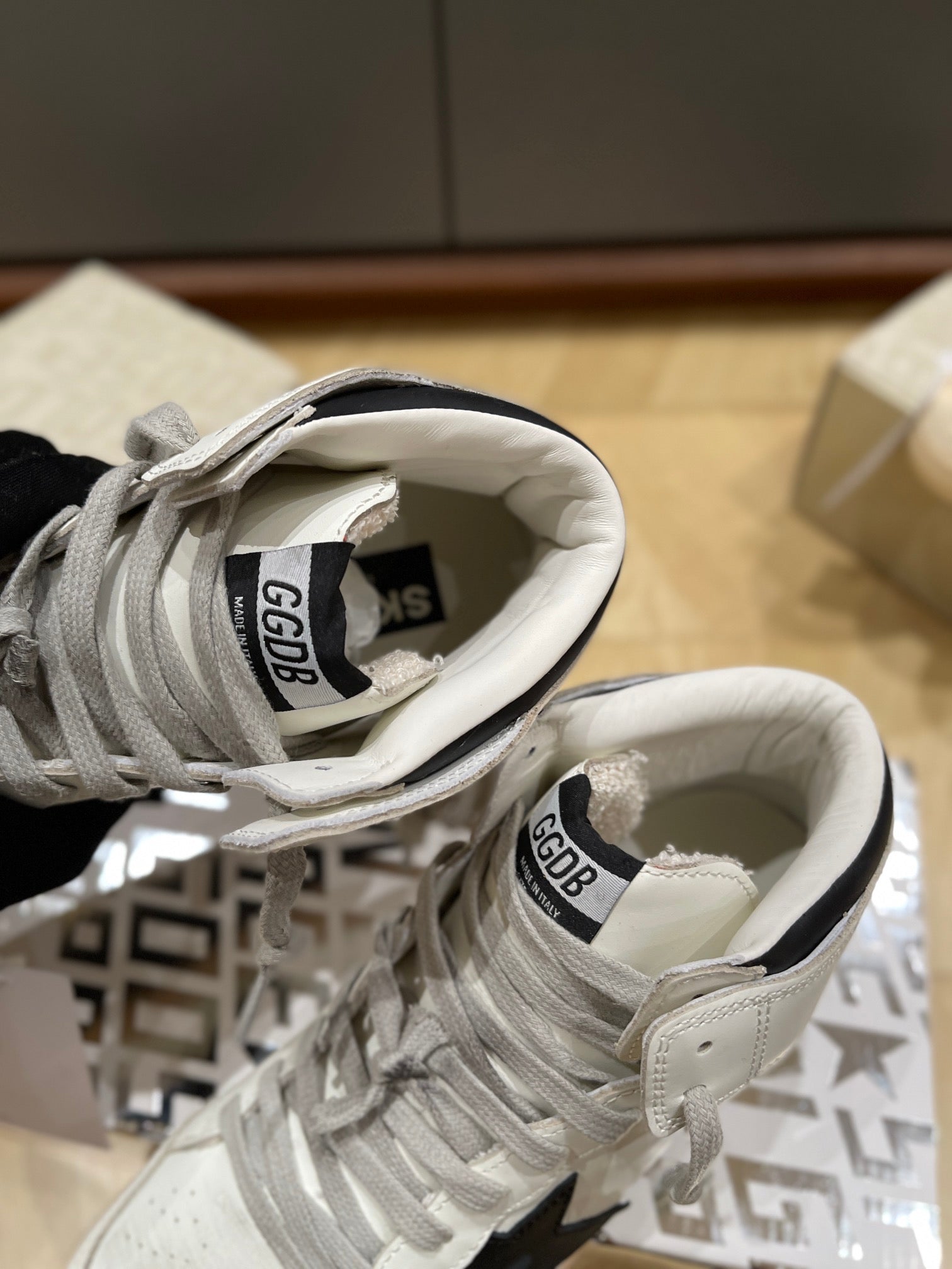 LuxluxHouse Best Quality Shoes Golden Goose