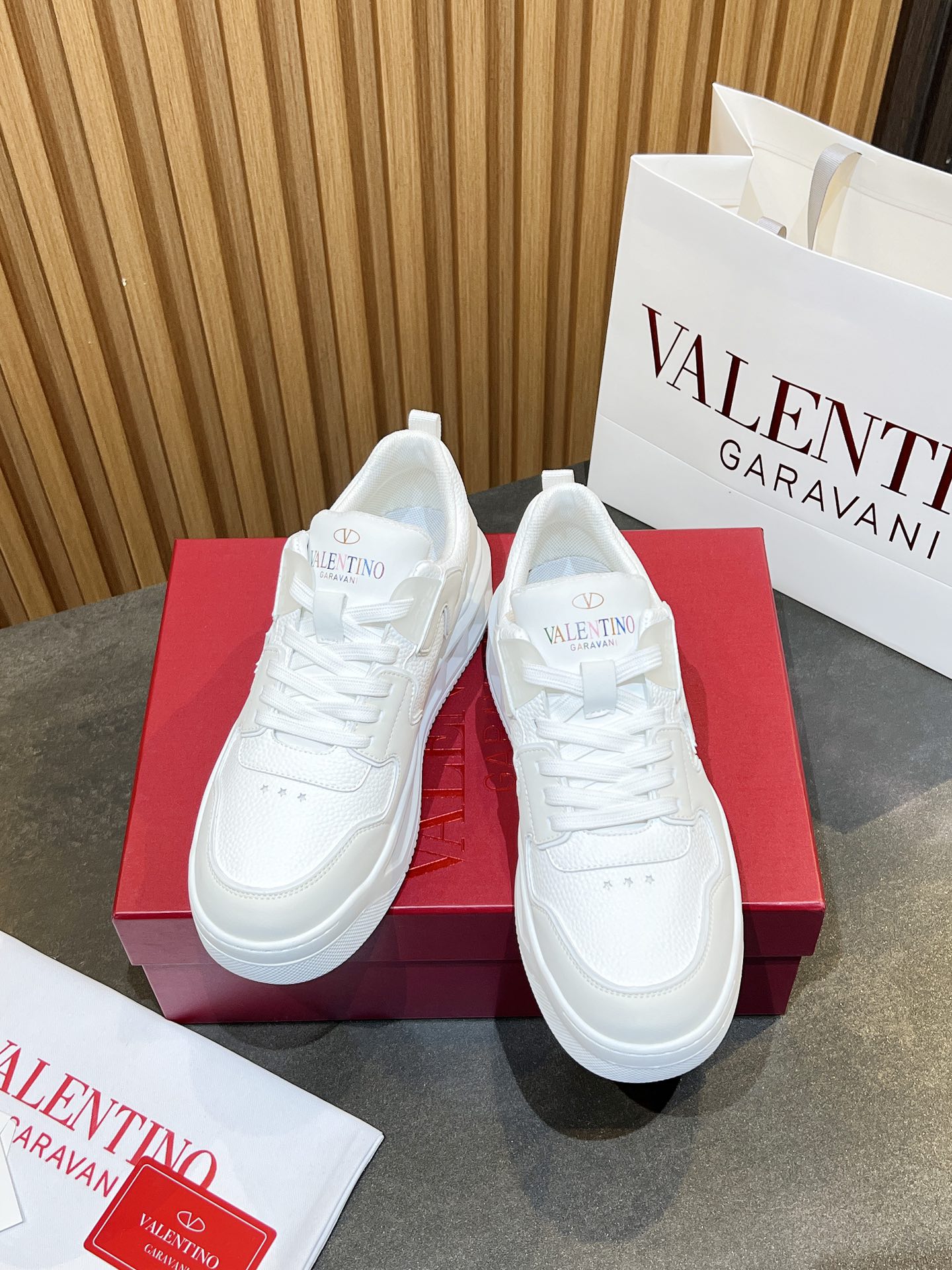 LuxluxHouse Best Quality Shoes Valentino