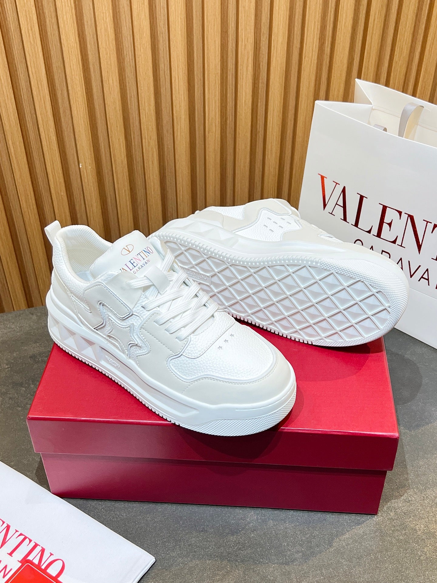 LuxluxHouse Best Quality Shoes Valentino