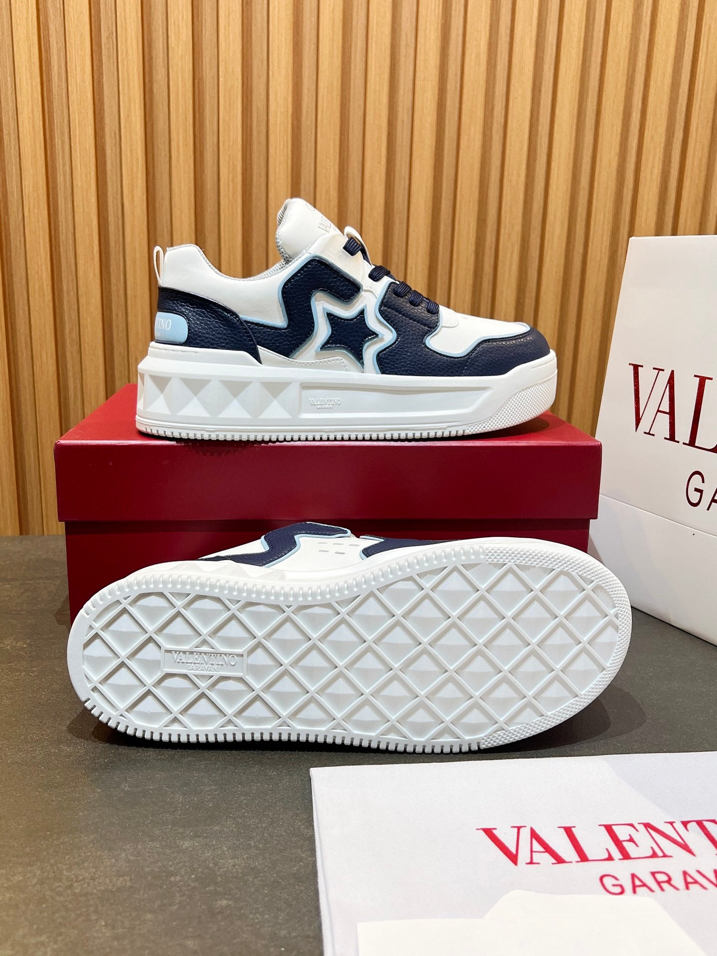 LuxluxHouse Best Quality Shoes Valentino