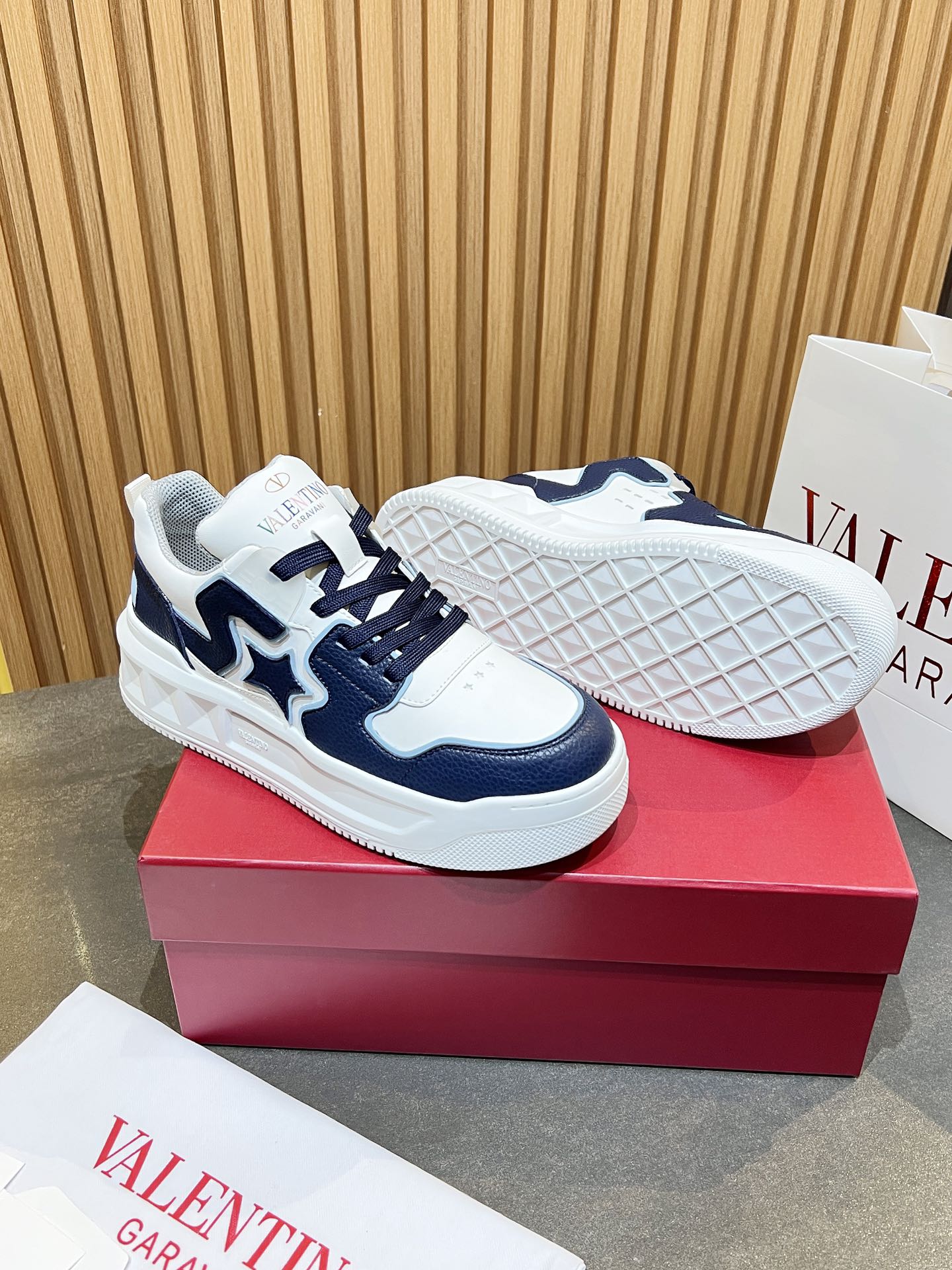 LuxluxHouse Best Quality Shoes Valentino