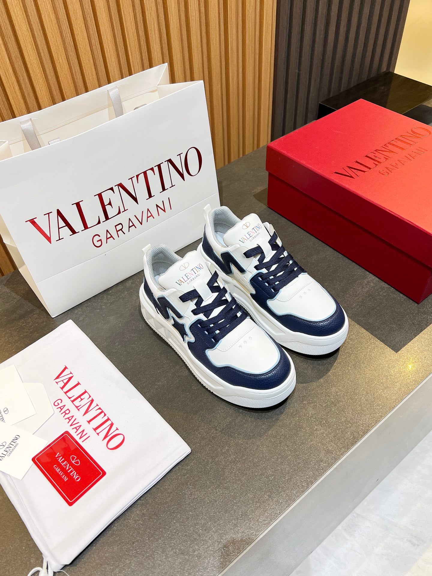 LuxluxHouse Best Quality Shoes Valentino