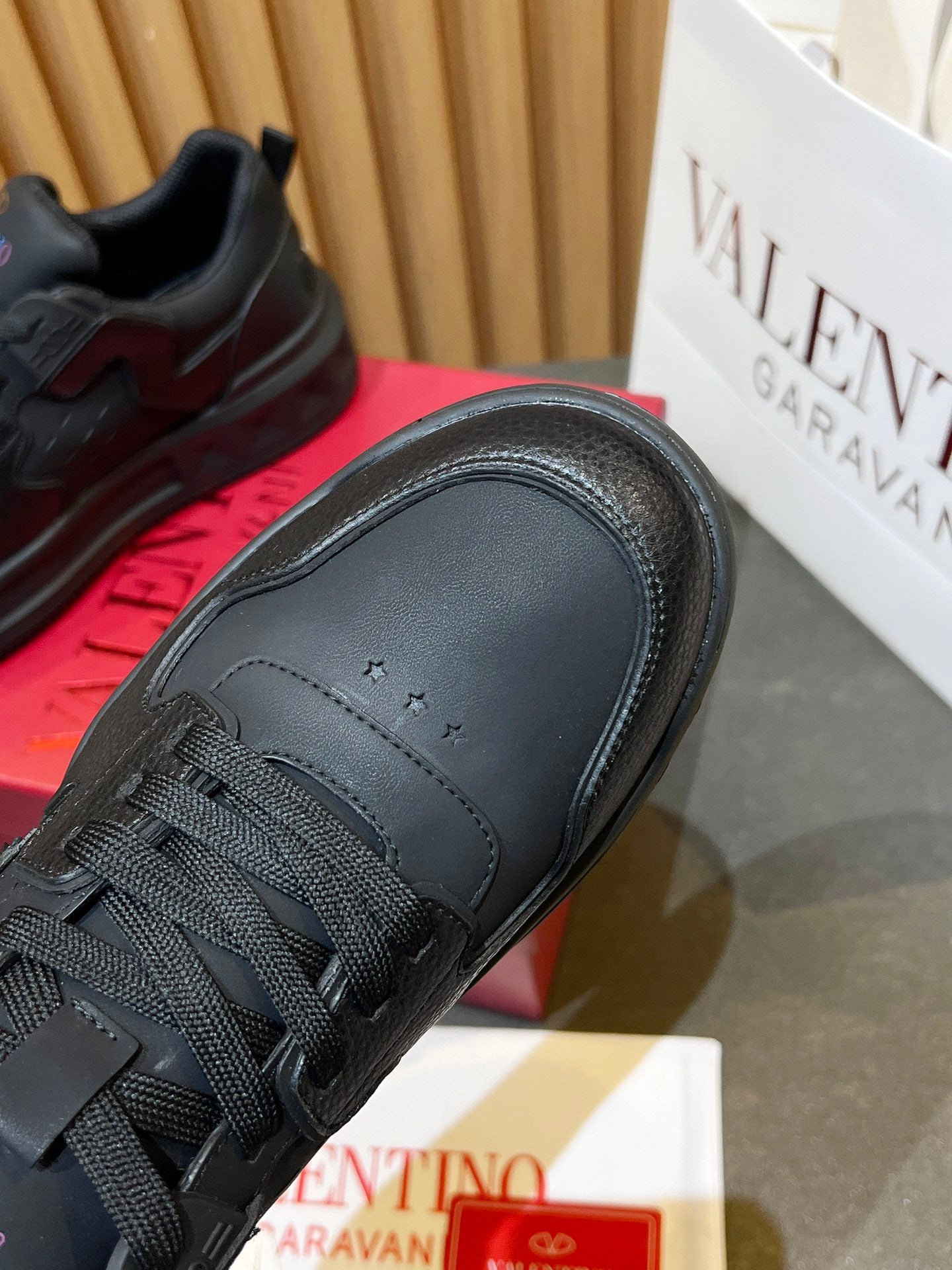LuxluxHouse Best Quality Shoes Valentino