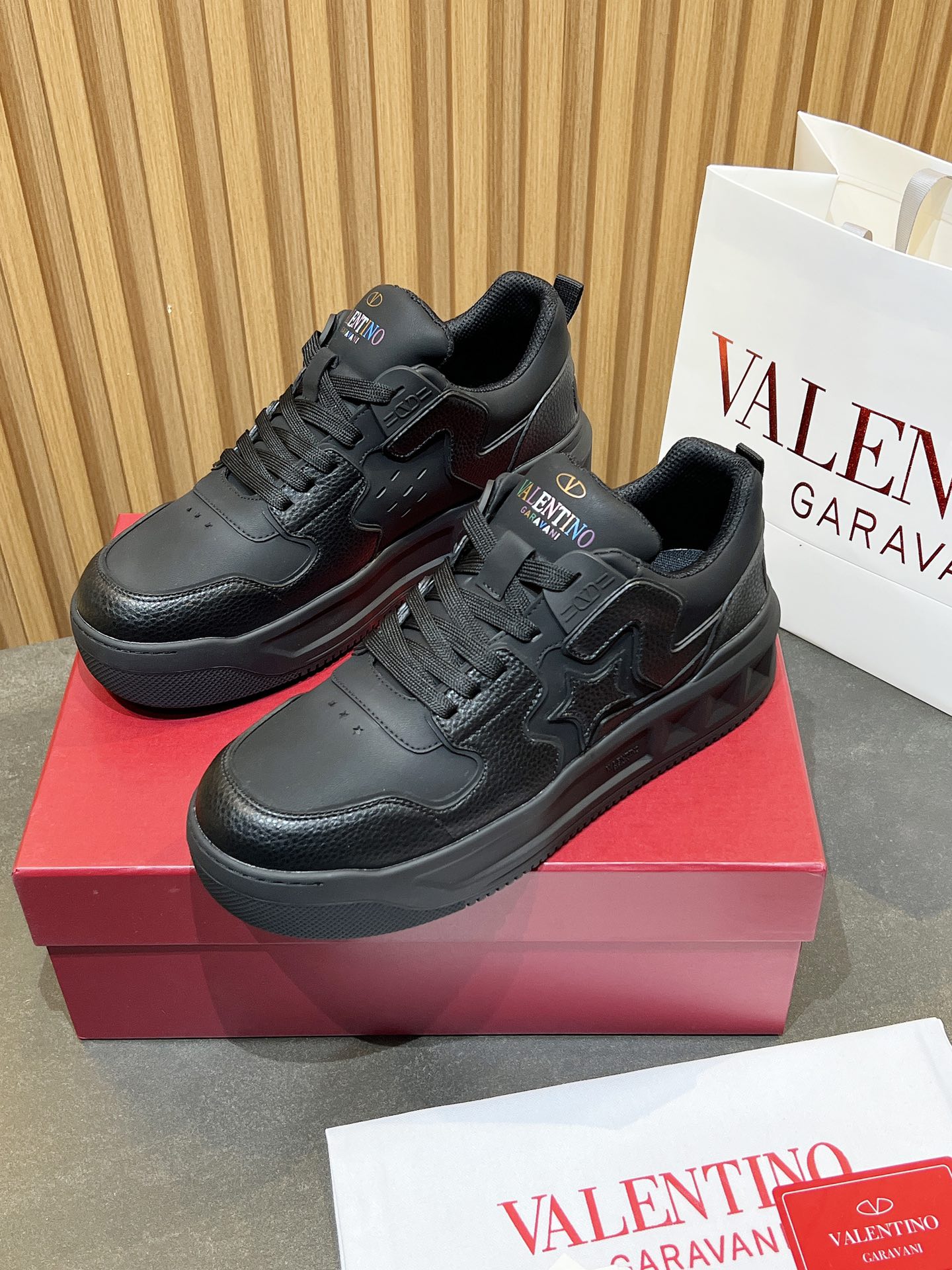 LuxluxHouse Best Quality Shoes Valentino