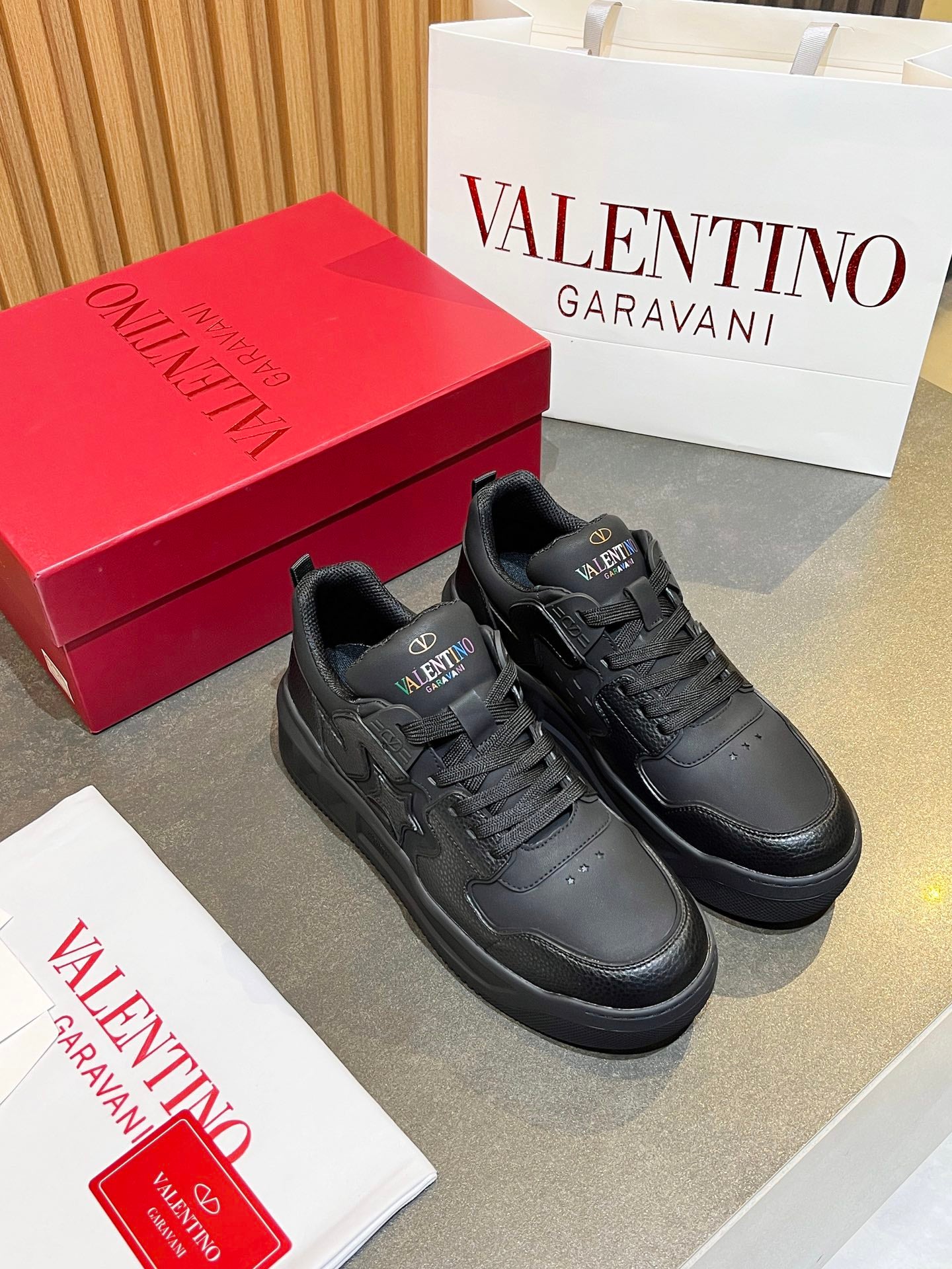 LuxluxHouse Best Quality Shoes Valentino
