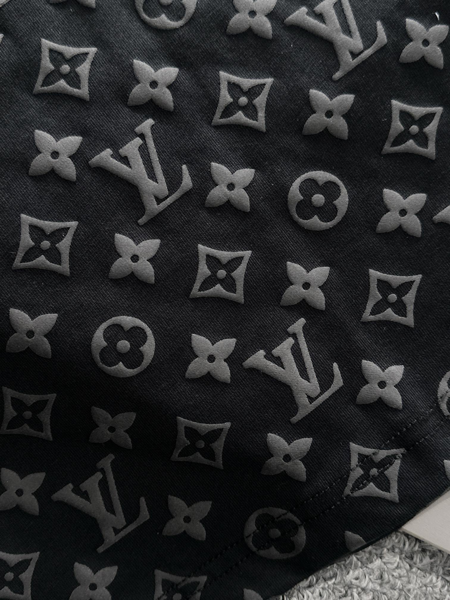 LuxluxHouse Best Quality Clothes T-shirt Louis Vuitton