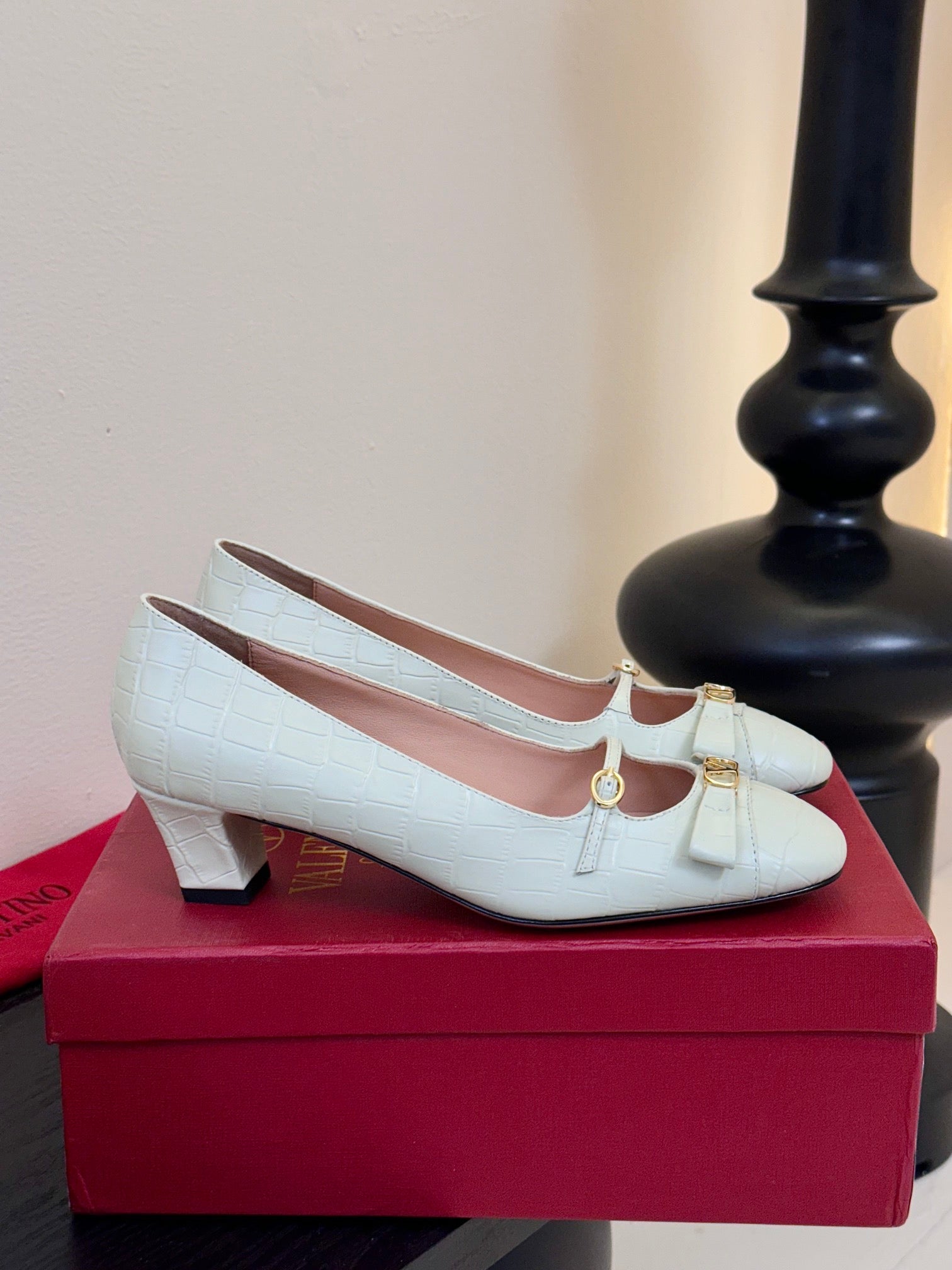 LuxluxHouse Best Quality Valentino Women Shoes