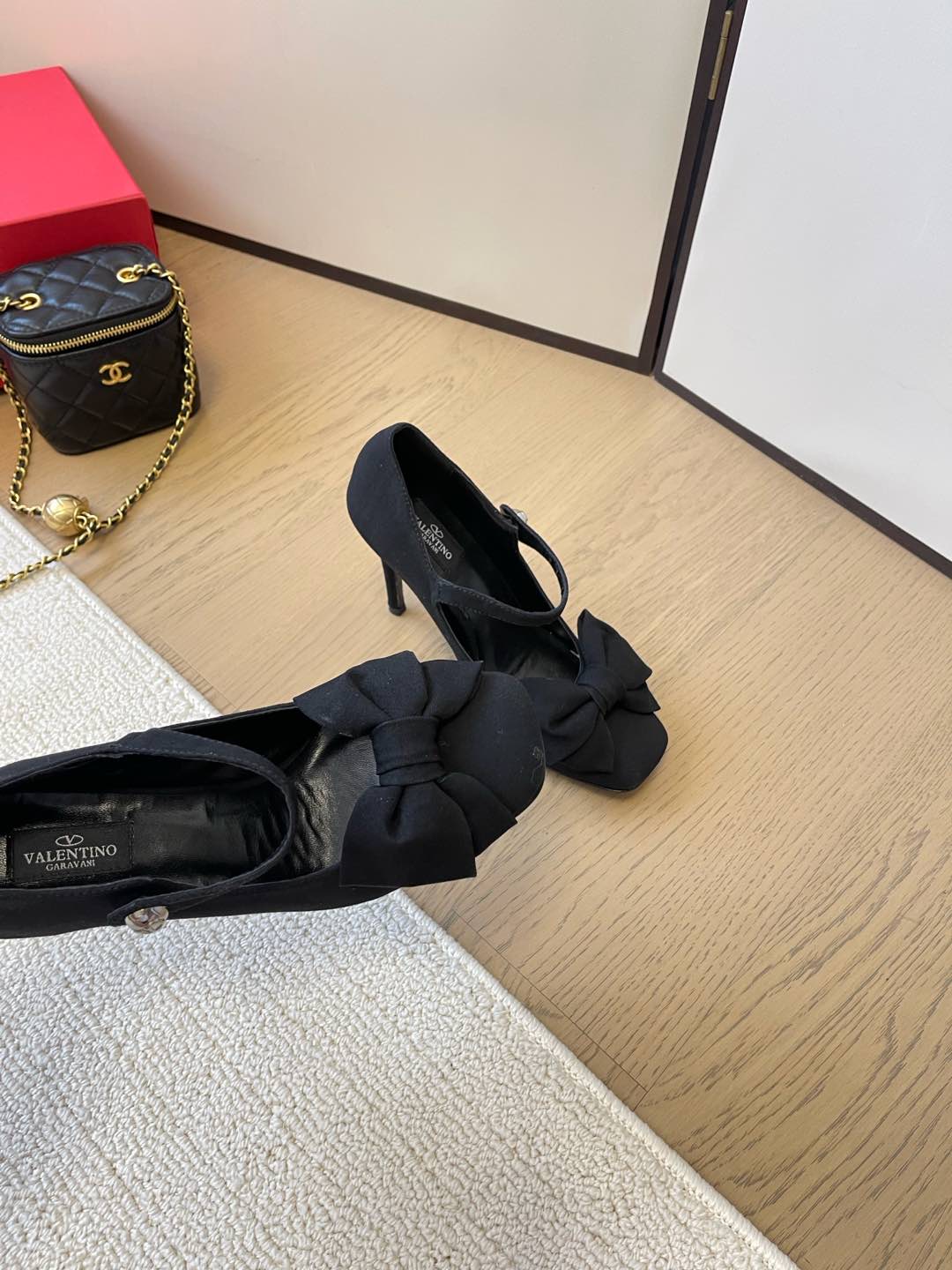 LuxluxHouse Best Quality Valentino Women Shoes