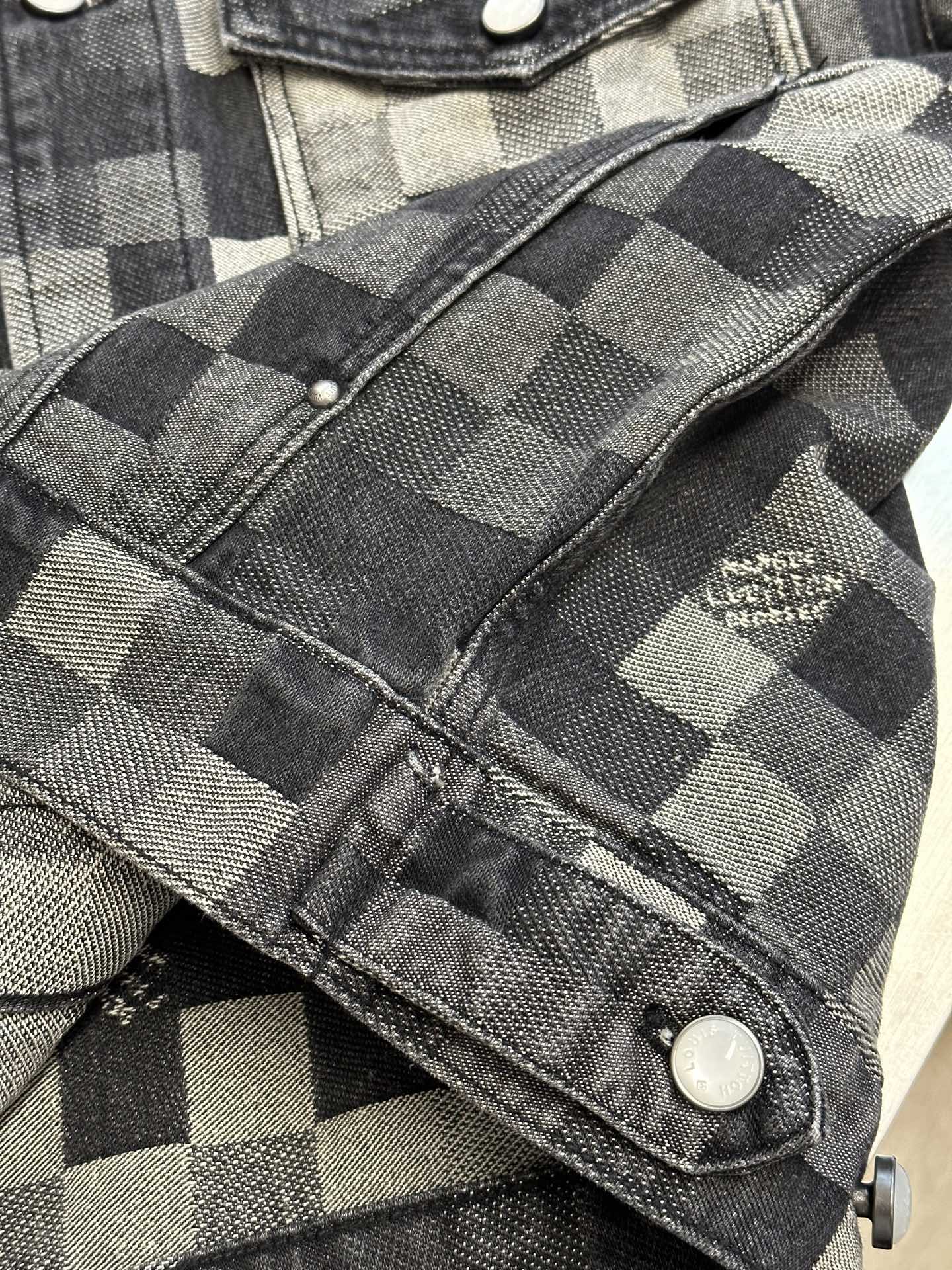 LuxluxHouse Best Quality Clothes Pants Coats & Jackets Louis Vuitton
