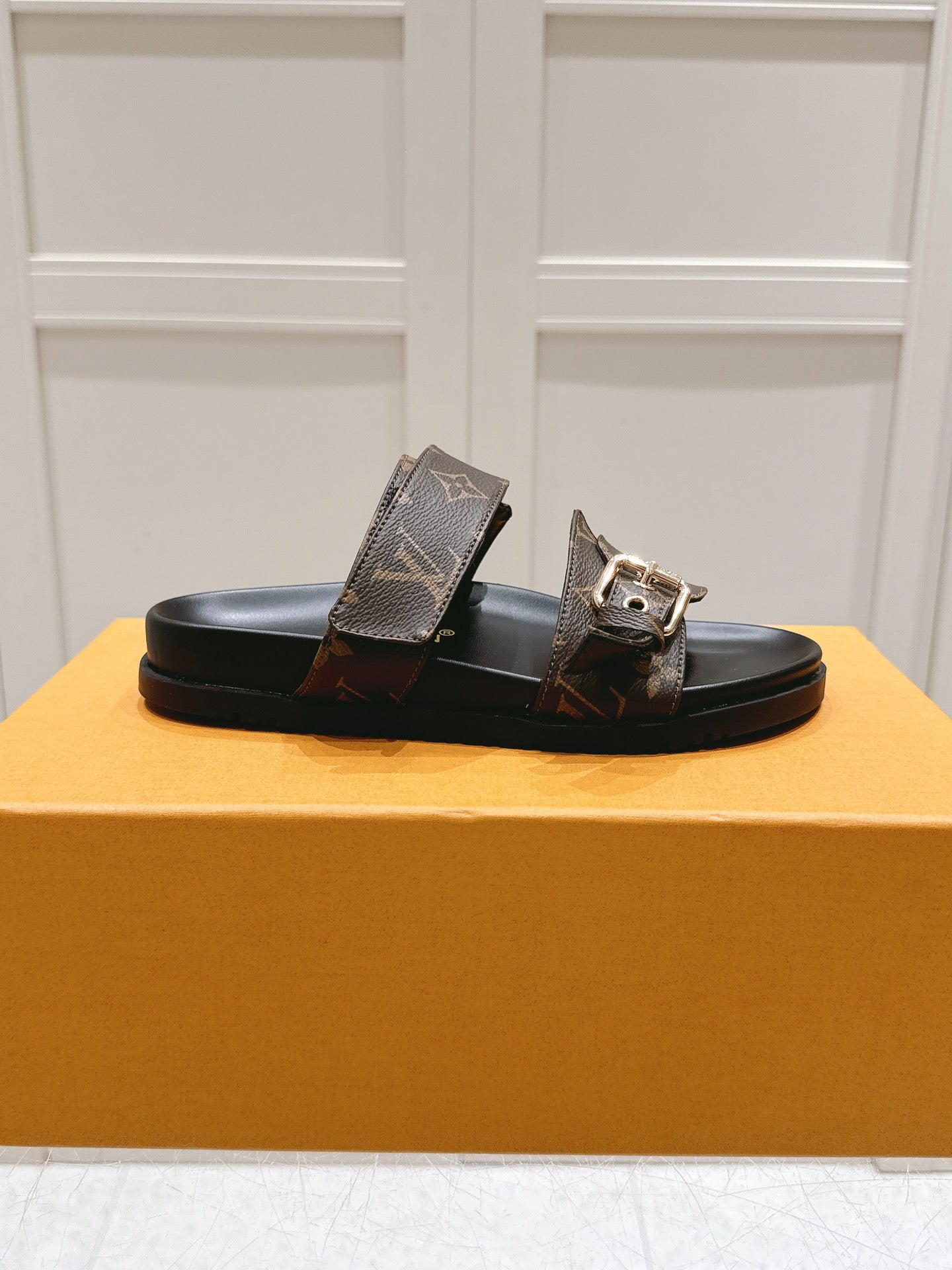 LuxluxHouse Best Quality Women Shoes Louis Vuitton