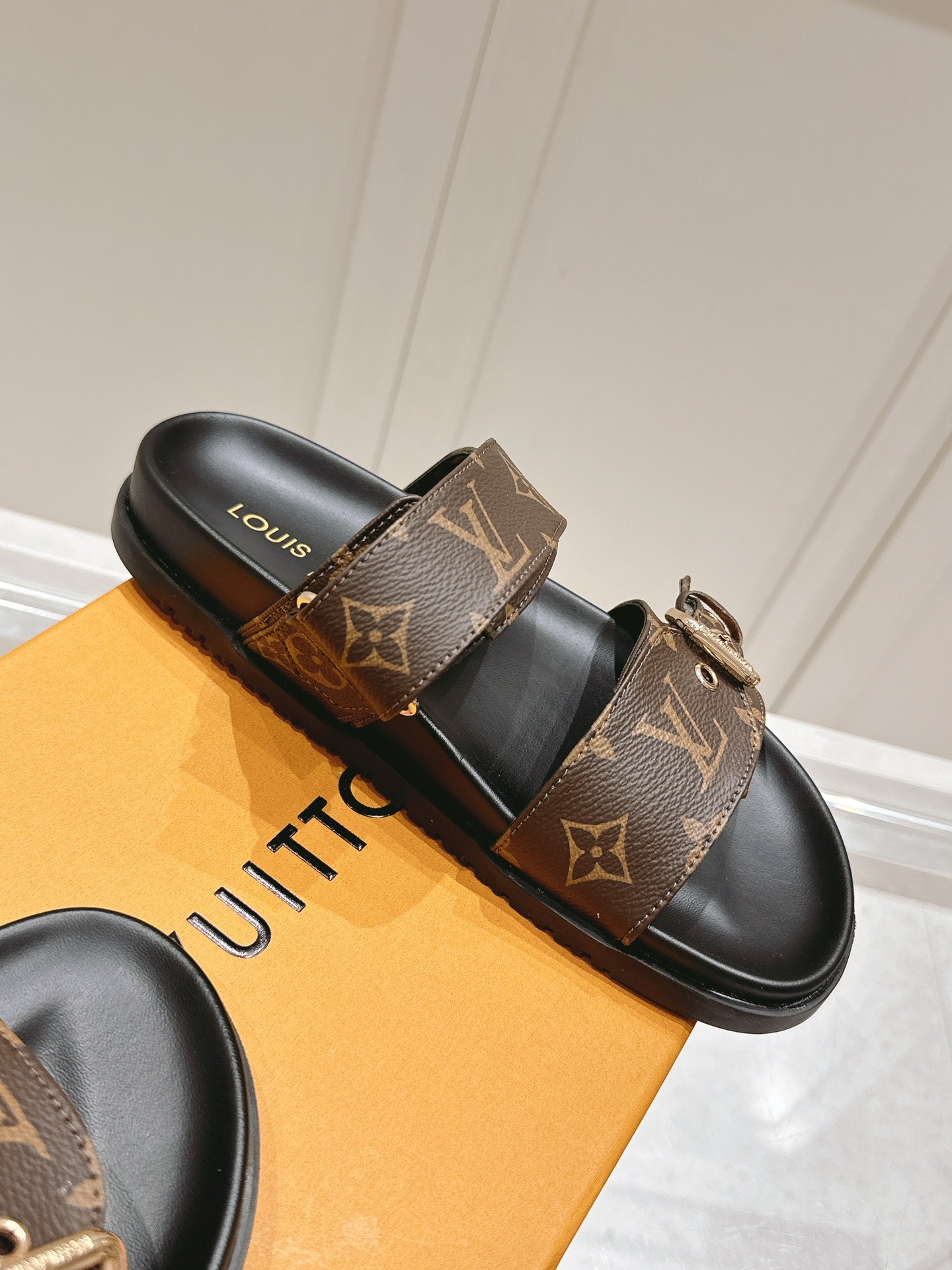 LuxluxHouse Best Quality Women Shoes Louis Vuitton