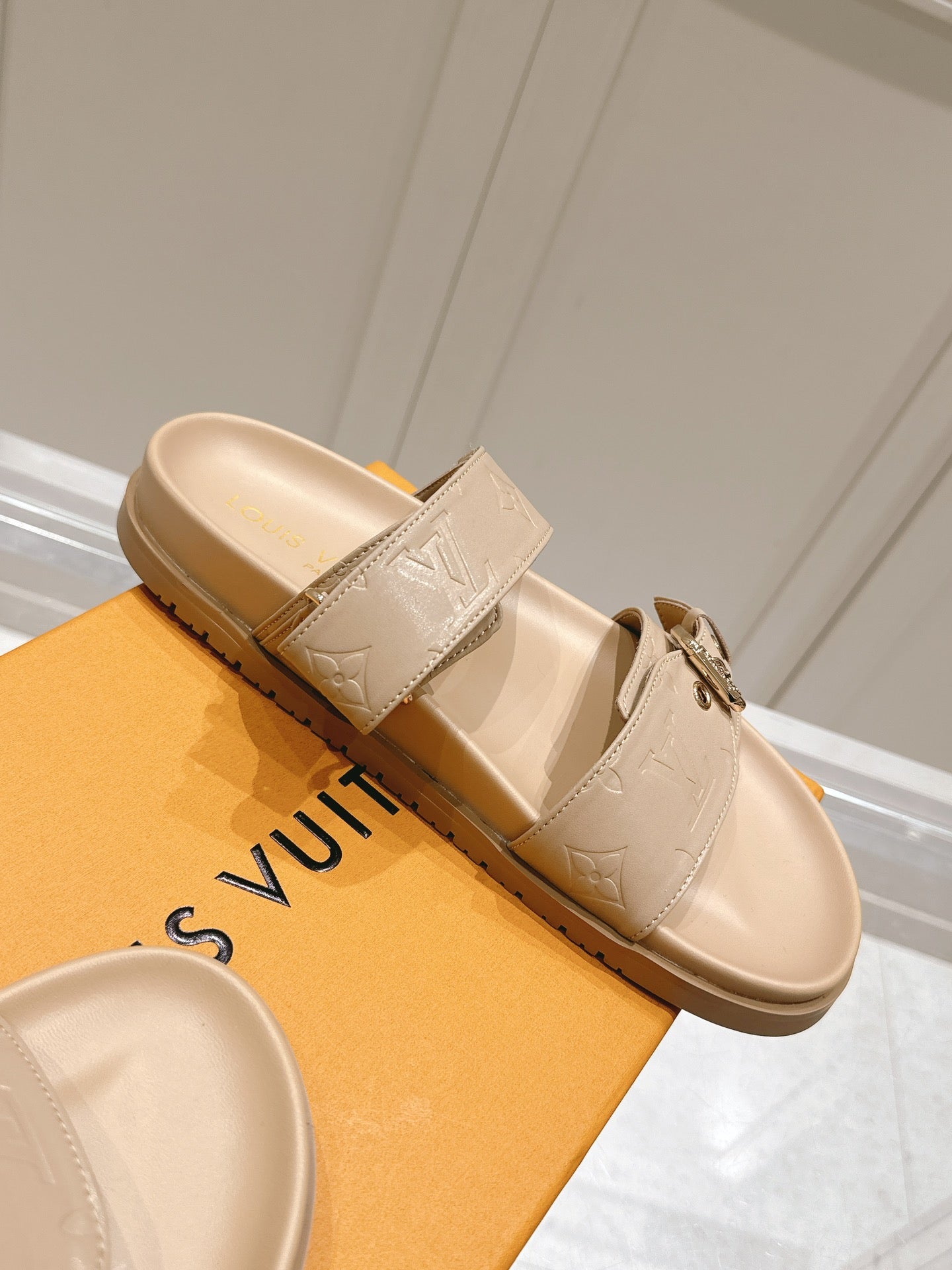 LuxluxHouse Best Quality Women Shoes Louis Vuitton