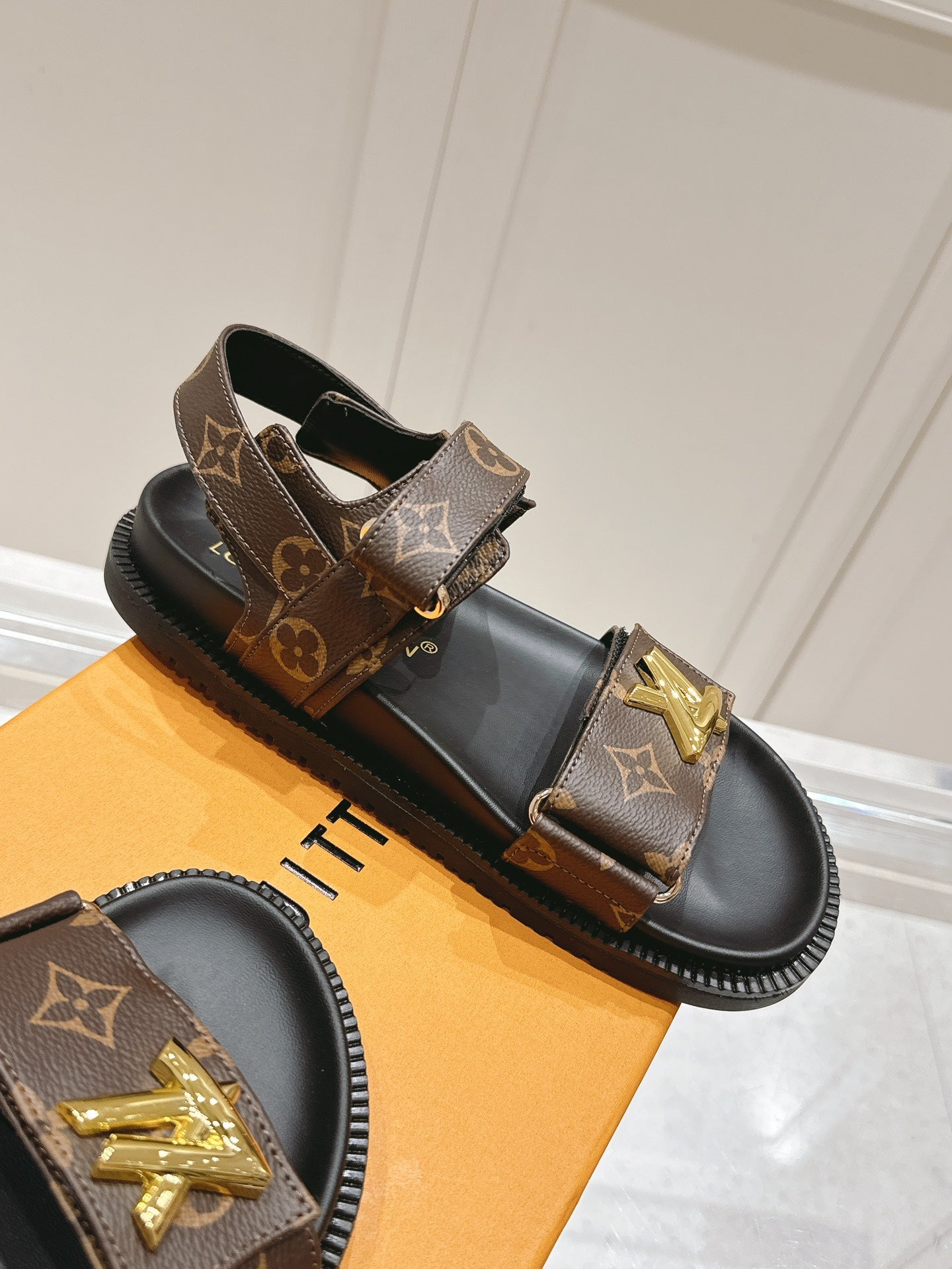 LuxluxHouse Best Quality Women Shoes Louis Vuitton