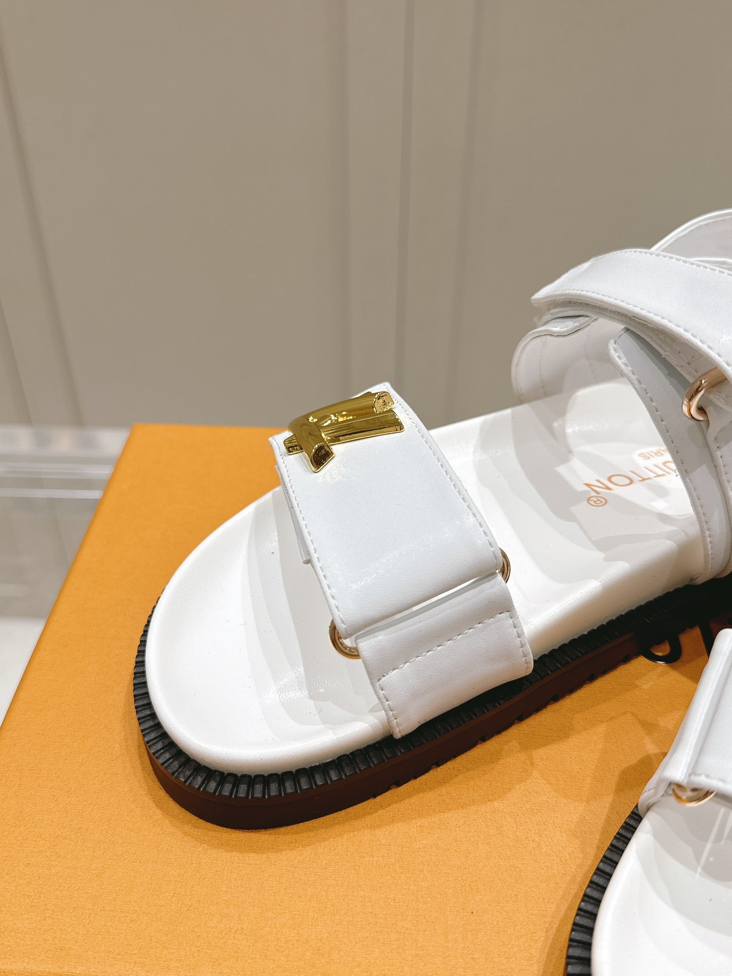 LuxluxHouse Best Quality Women Shoes Louis Vuitton